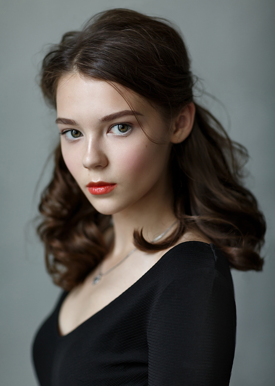 Alexey Kazantsev Women Brunette Lipstick Blush Black Clothing Necklace Simple Background 914x1280