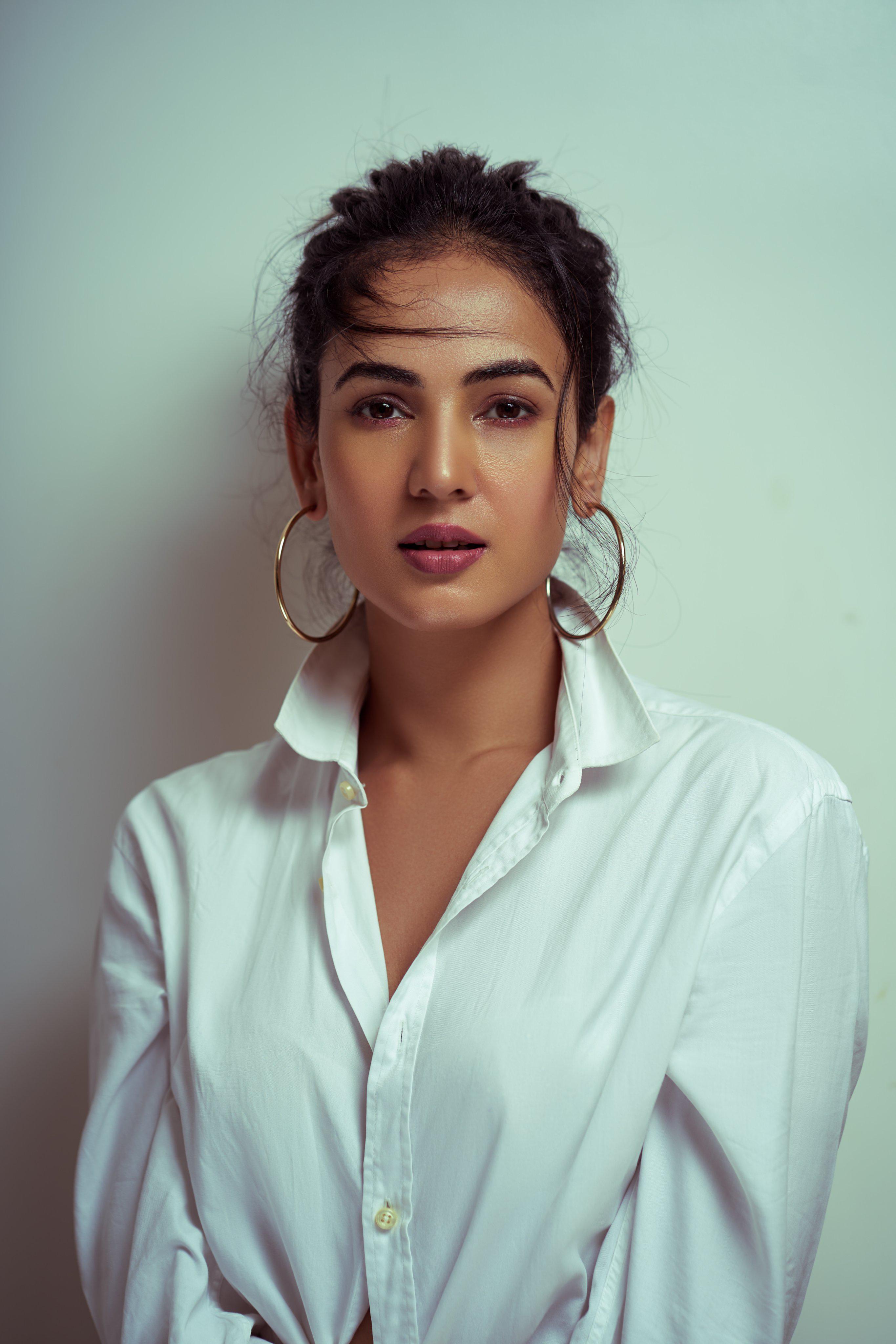 Sonal Chauhan Bollywood Actresses Celebrity White Shirt Tanned Thick Eyebrows Shirt Women 2731x4096