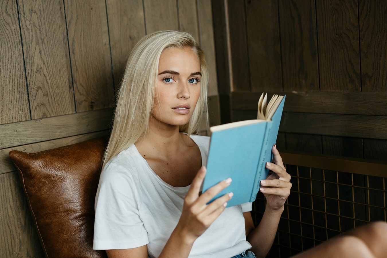 Elvira Backteman Model Women Blonde Long Hair T Shirt White Tops Reading Book In Hand 1350x900