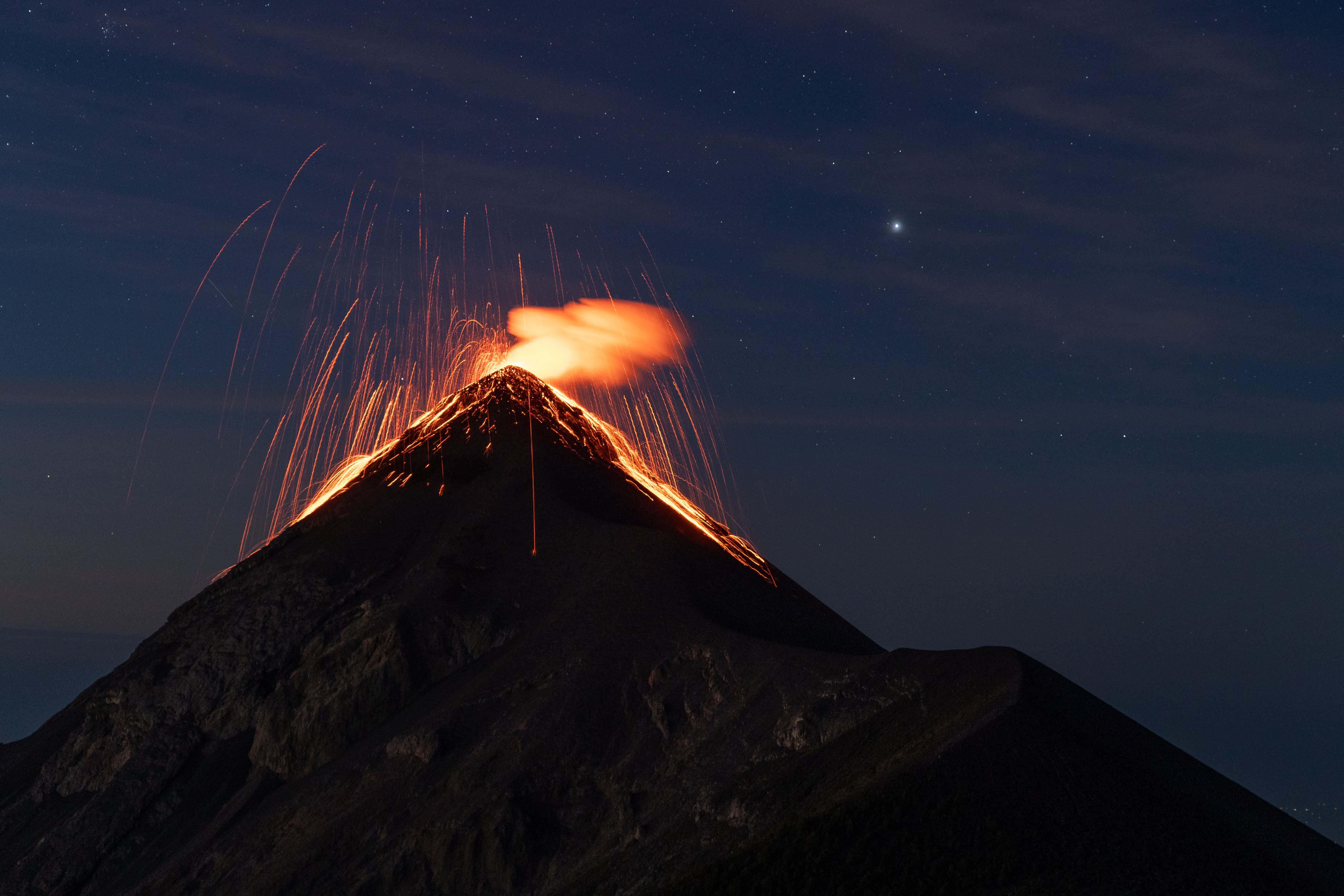 Nature Landscape Volcano Lava Volcanic Eruption Night Long Exposure Stars Pawe Wiel Dek Guatemala Sk 5155x3437