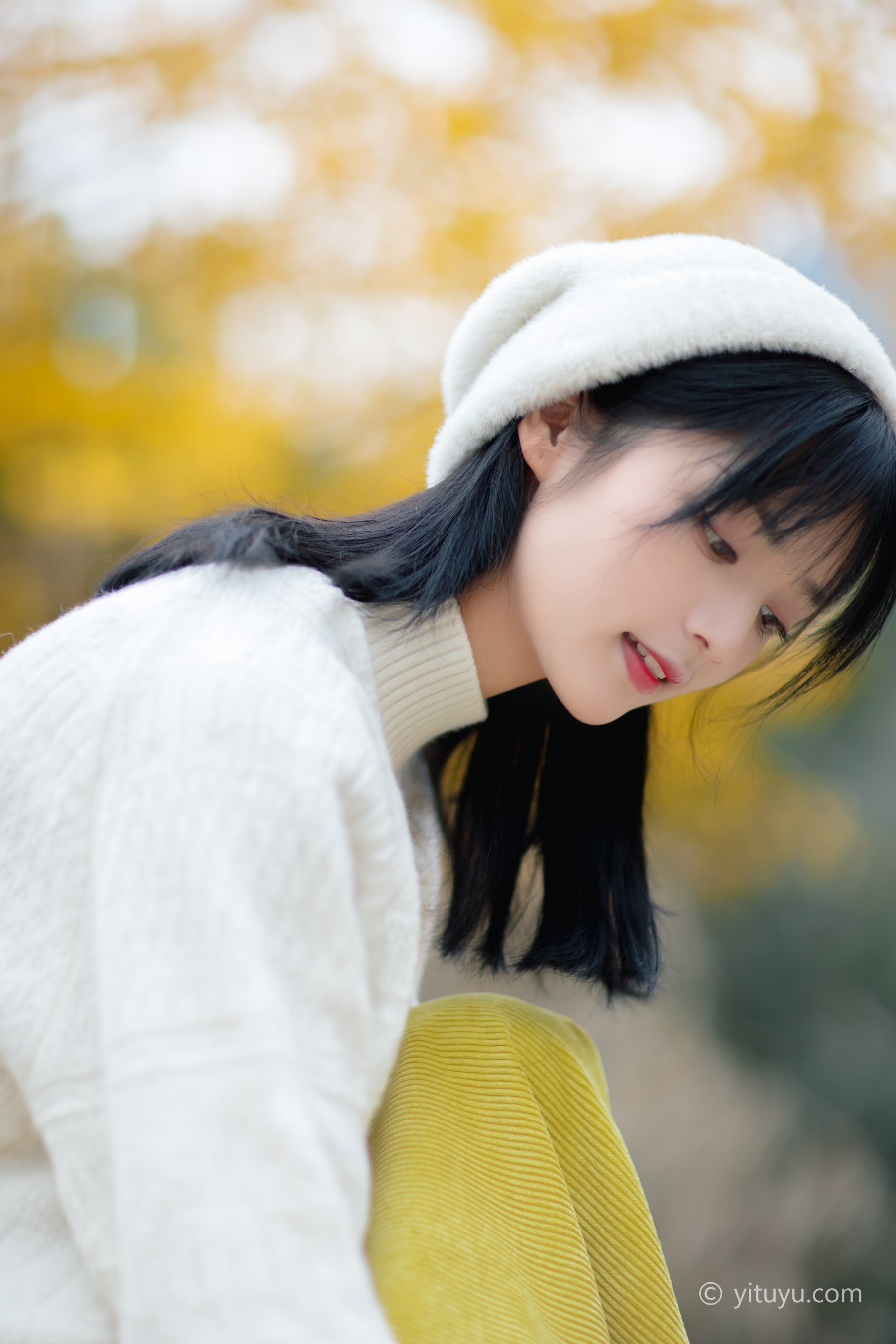 Women Model Asian Fallen Leaves Fall Dark Hair Long Hair Sweater 1800x2700