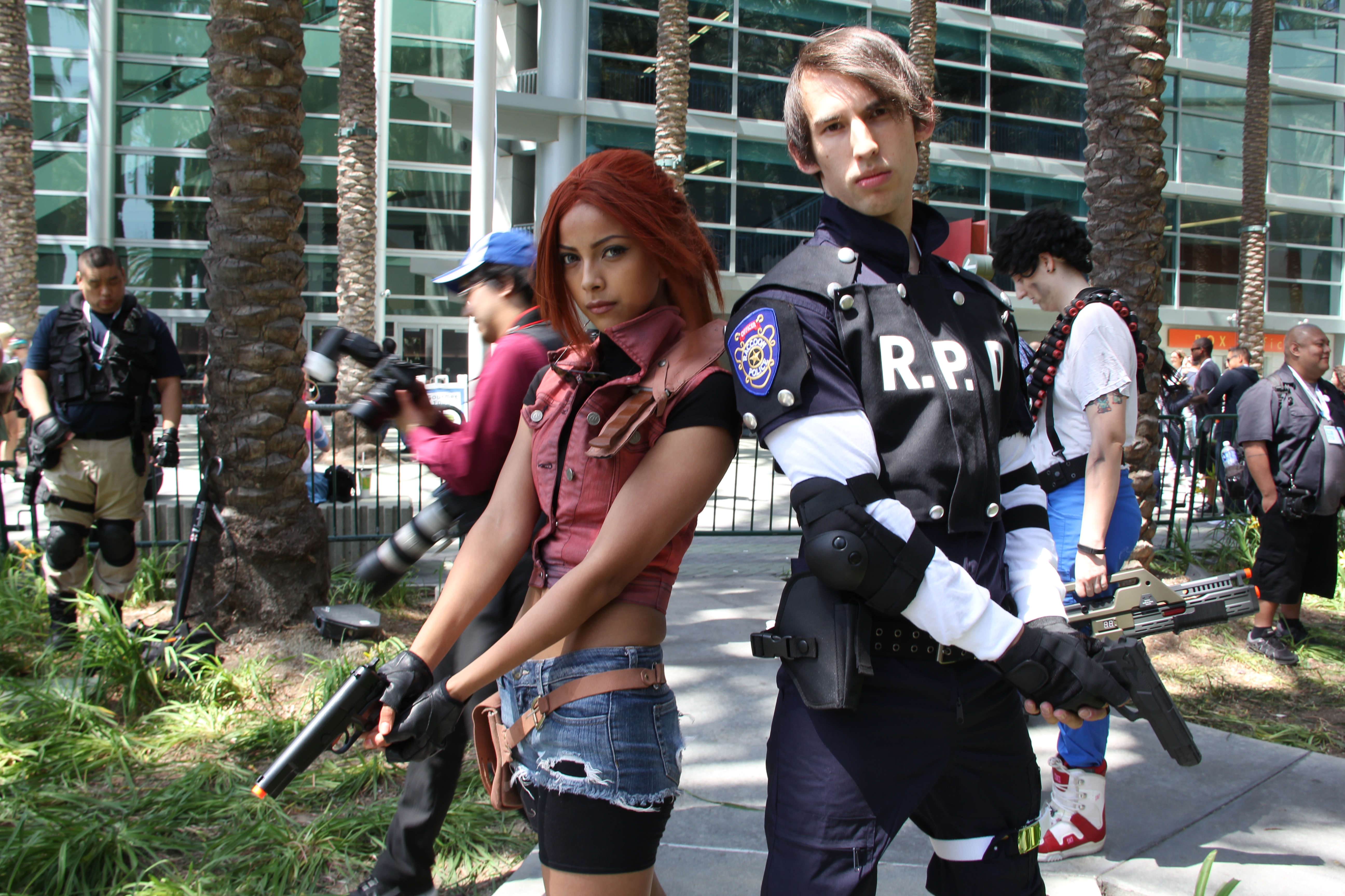 Claire Redfield Leon Kennedy Resident Evil Resident Evil 2 Cosplay Gun People Trees Looking At Viewe 5184x3456