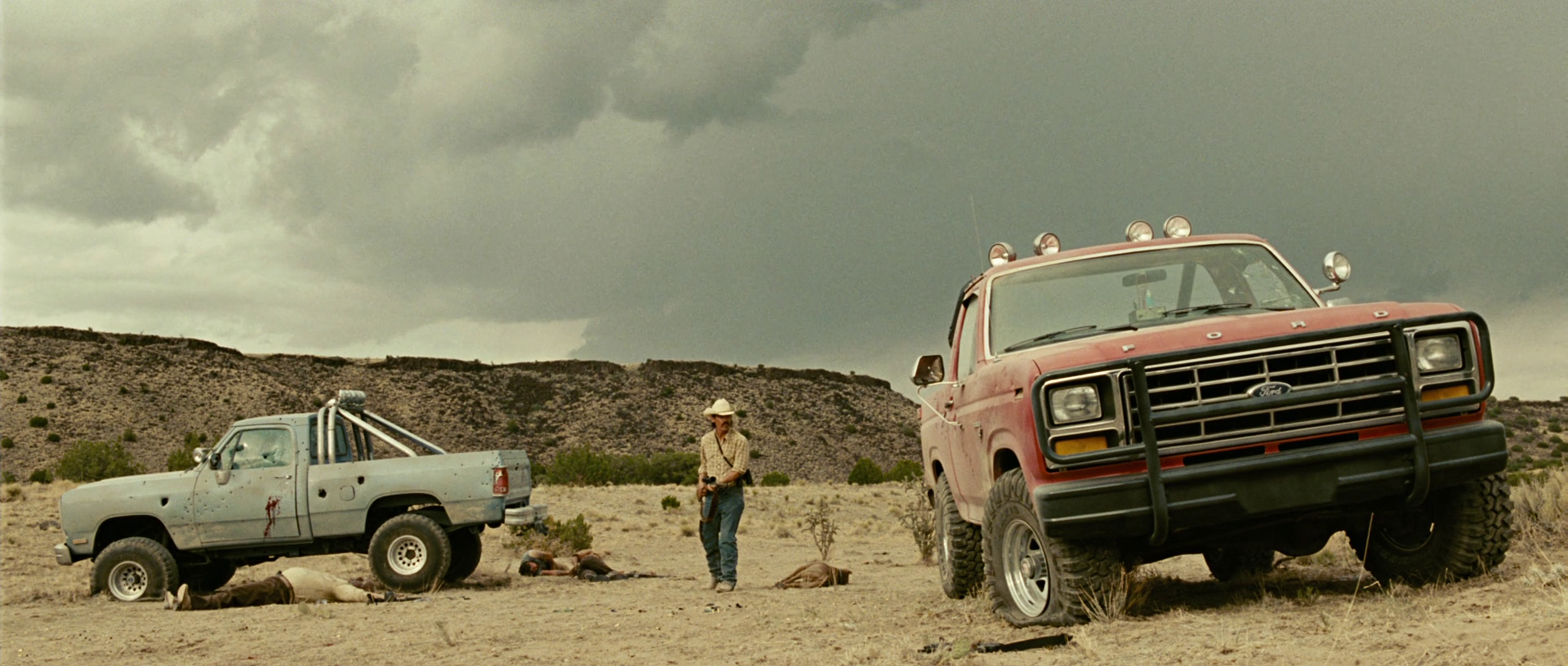 No Country For Old Men Movies Film Stills Sky Clouds Car Vehicle Hat Gun Desert 1920x816