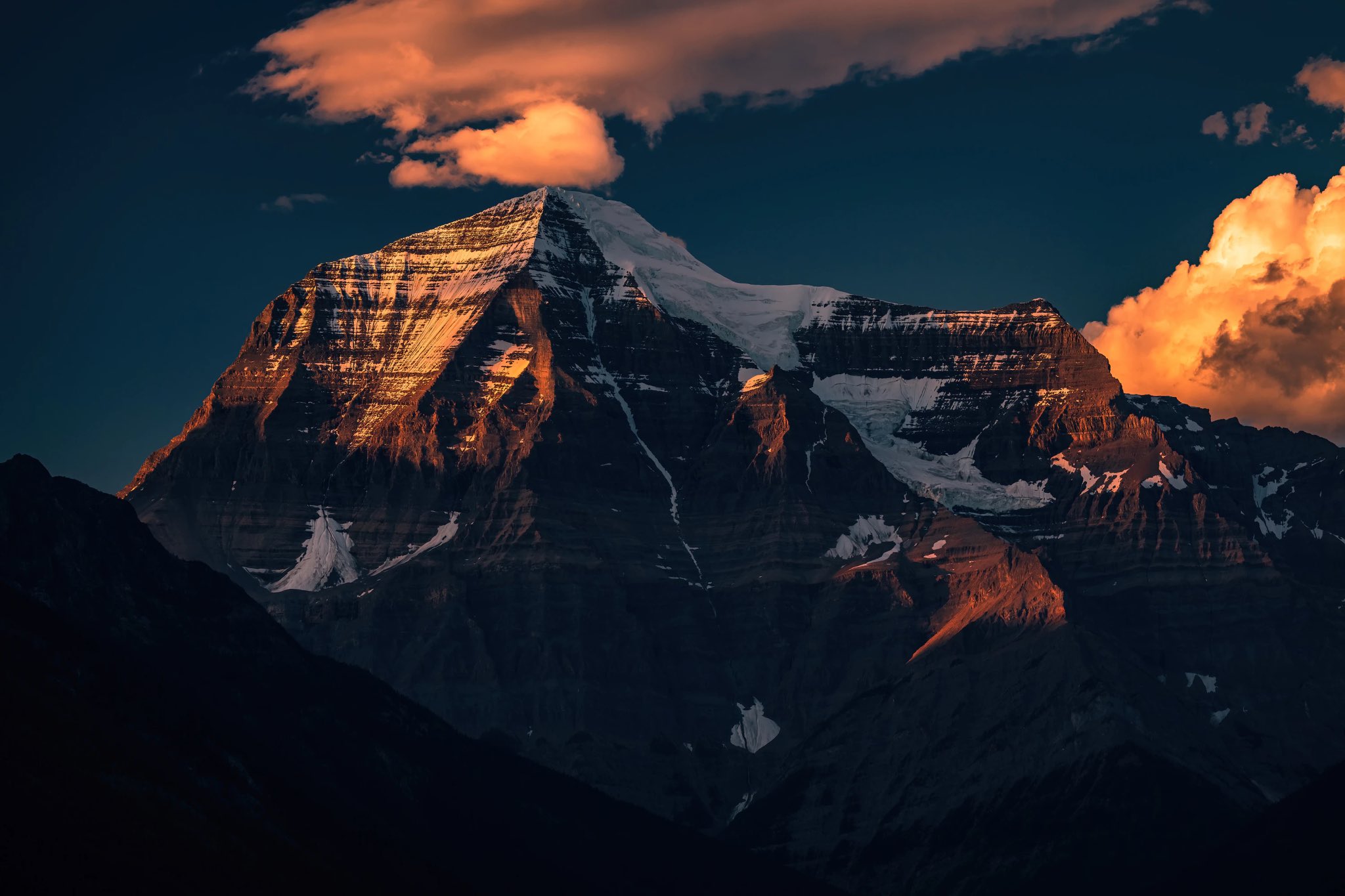 Nature Clouds Sky Landscape Mountains Snowy Mountain Sunlight Sunset Glow Snow Mount Robson 2048x1365