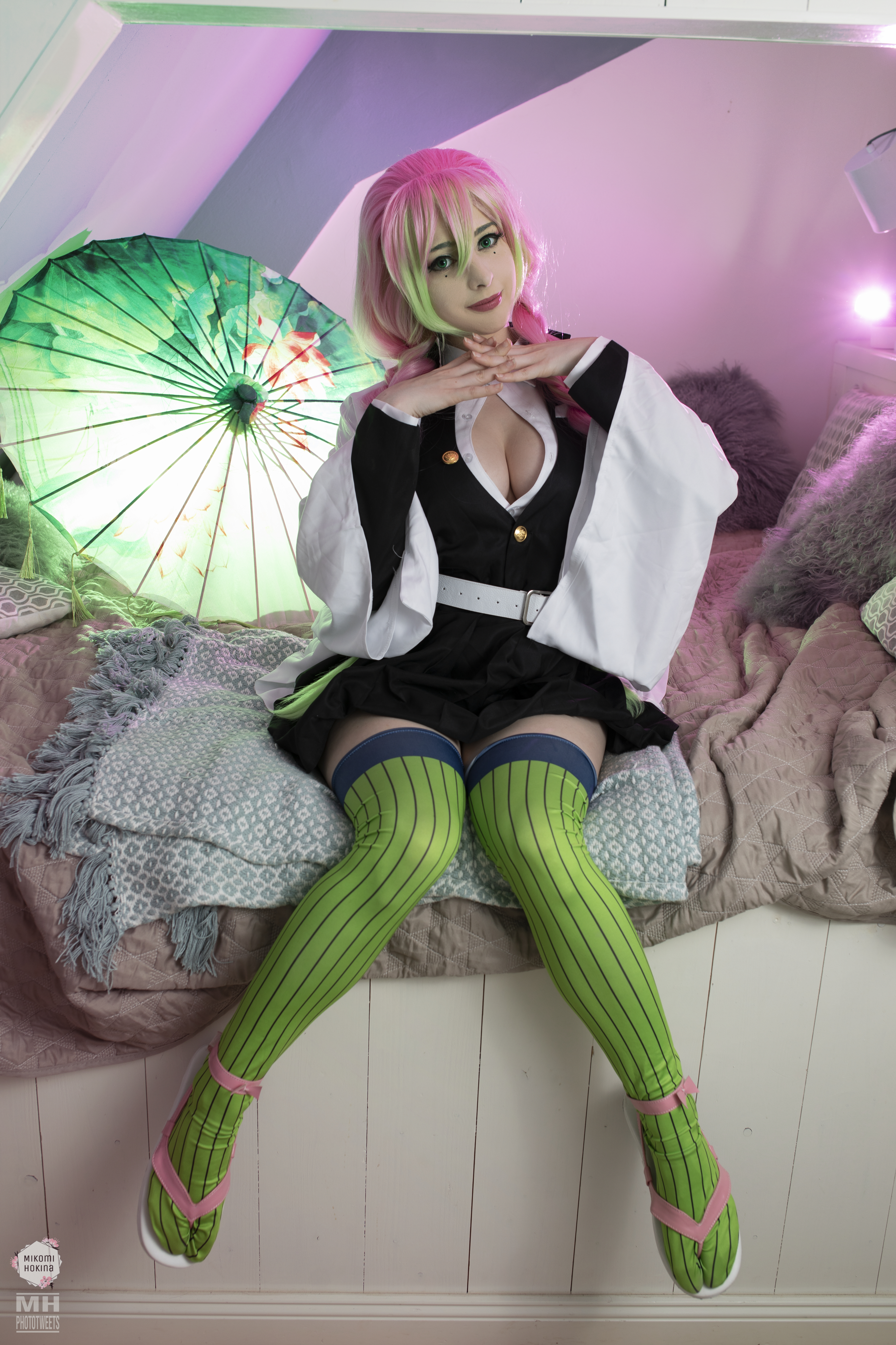 Women Model Cosplay Mitsuri Kanroji Kimetsu No Yaiba Anime Anime Girls Dress Women Indoors Umbrella 4480x6720