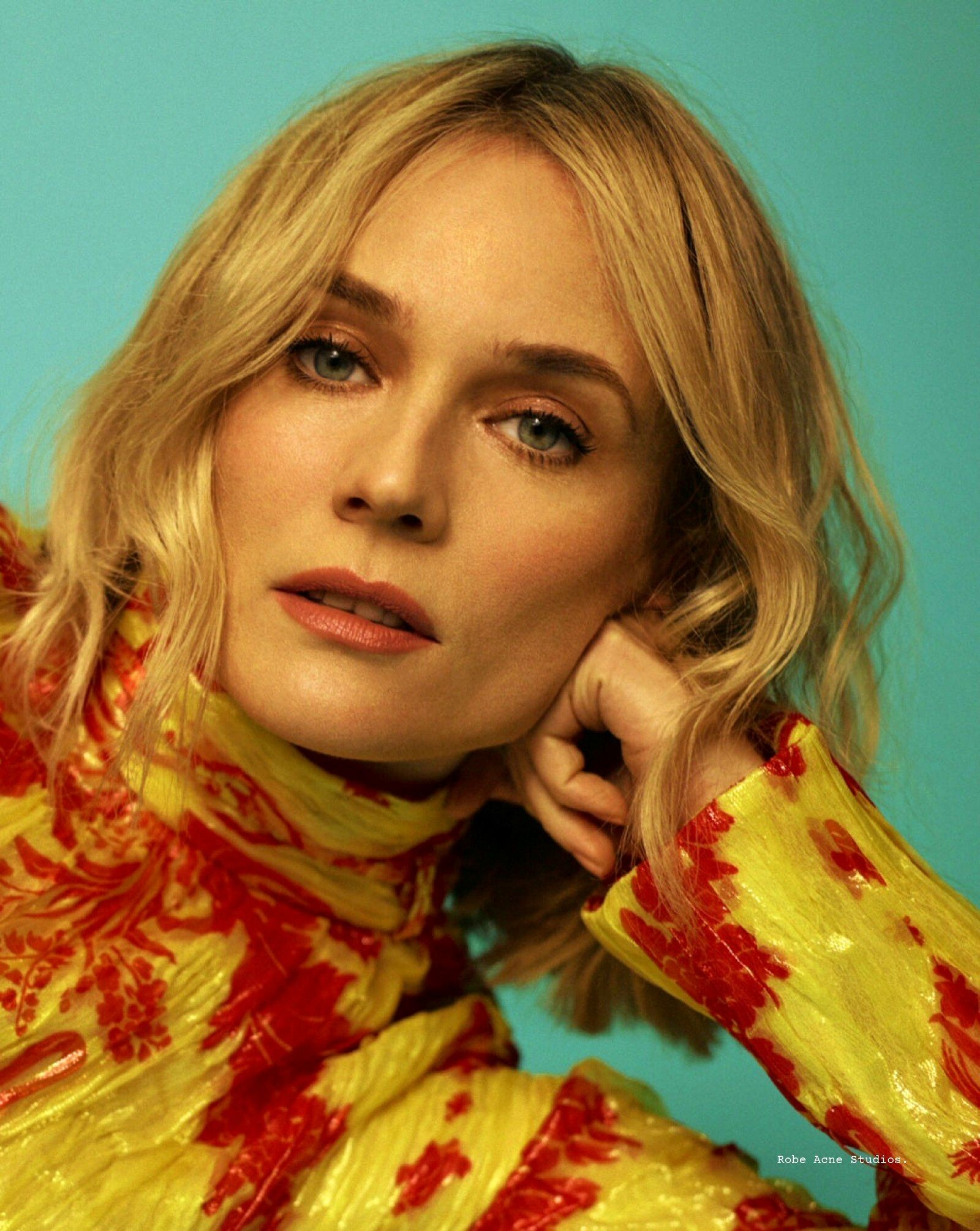 Diane Kruger Blonde Green Eyes Red Lipstick Hand On Face Actress 1600x2009