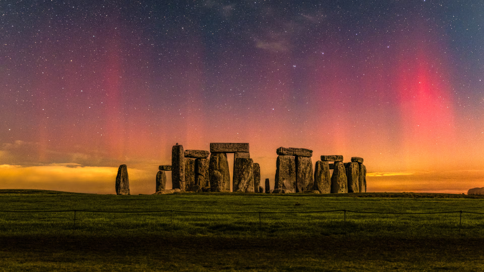 Stonehenge Aurorae Nature Night Sky UK Sky Stars Landscape Clouds Grass 1920x1080