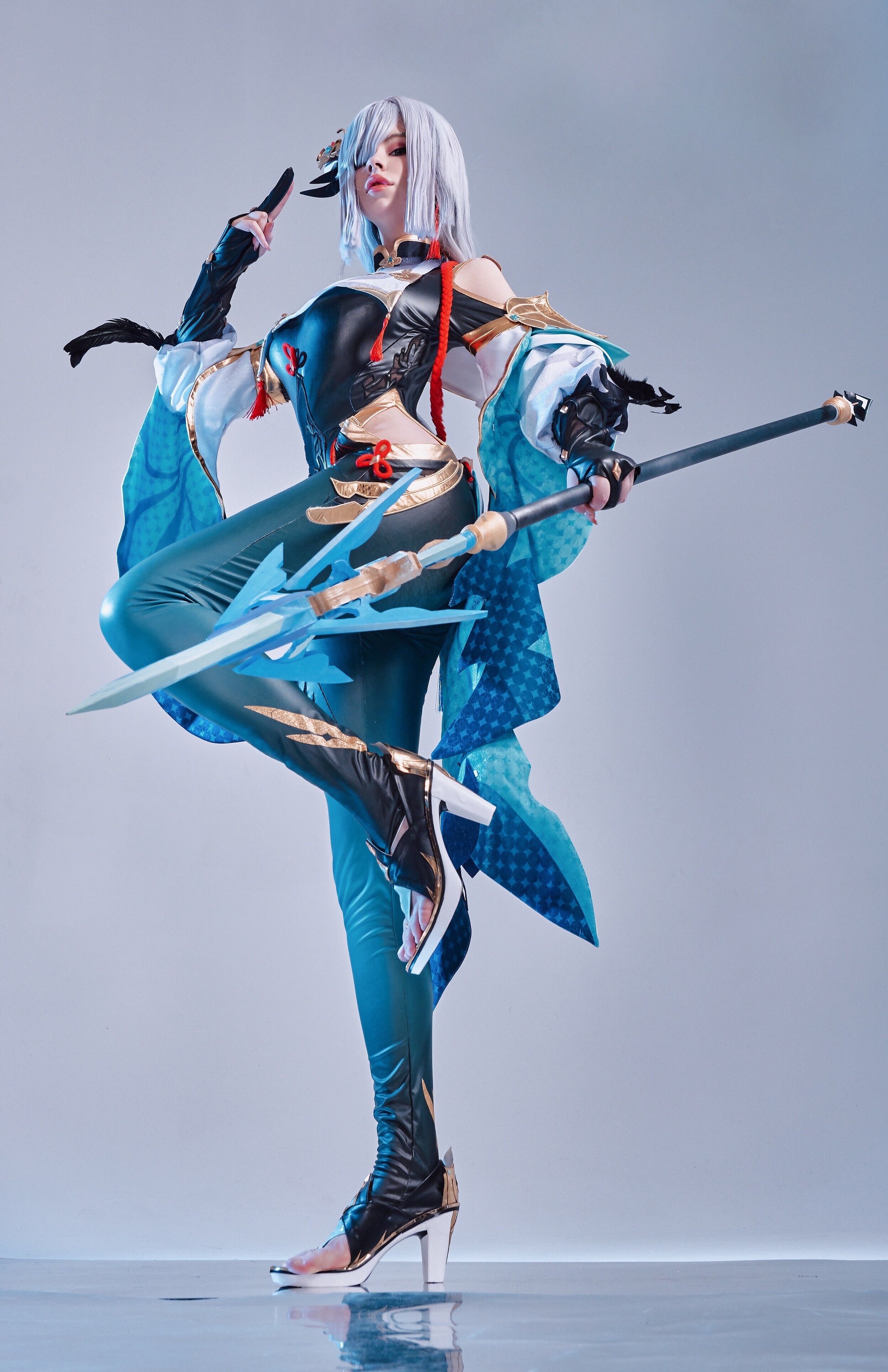 Shenhe Genshin Impact Cosplay Blue Dress Blue Clothing White Hair Spear Lance Women Looking At Viewe 2496x3854