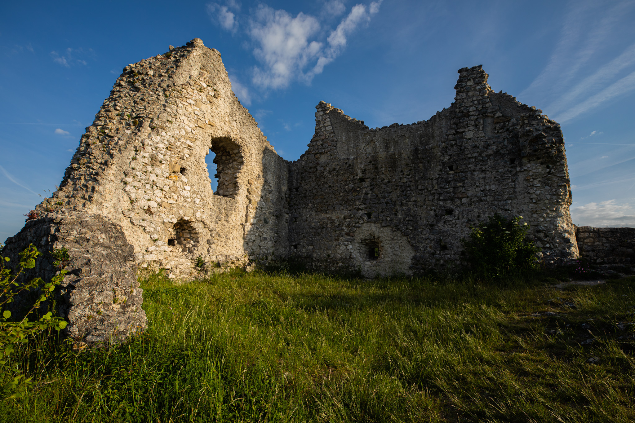 Photography Outdoors Nature Castle Fort Grass Greenery Field Ruins History Sky Clouds 2048x1365
