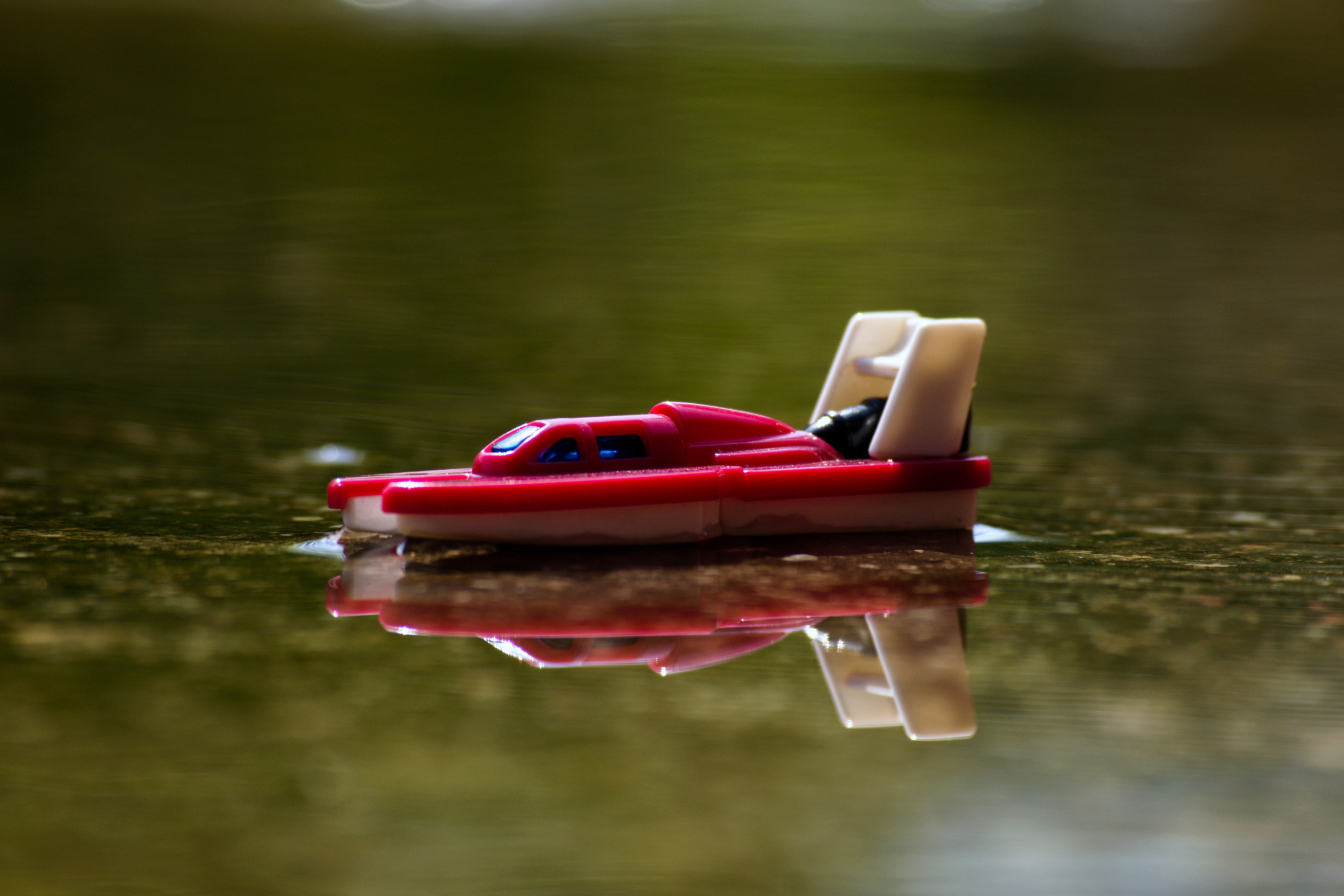 Toys Reflection Water Minimalism Simple Background 2160x1440