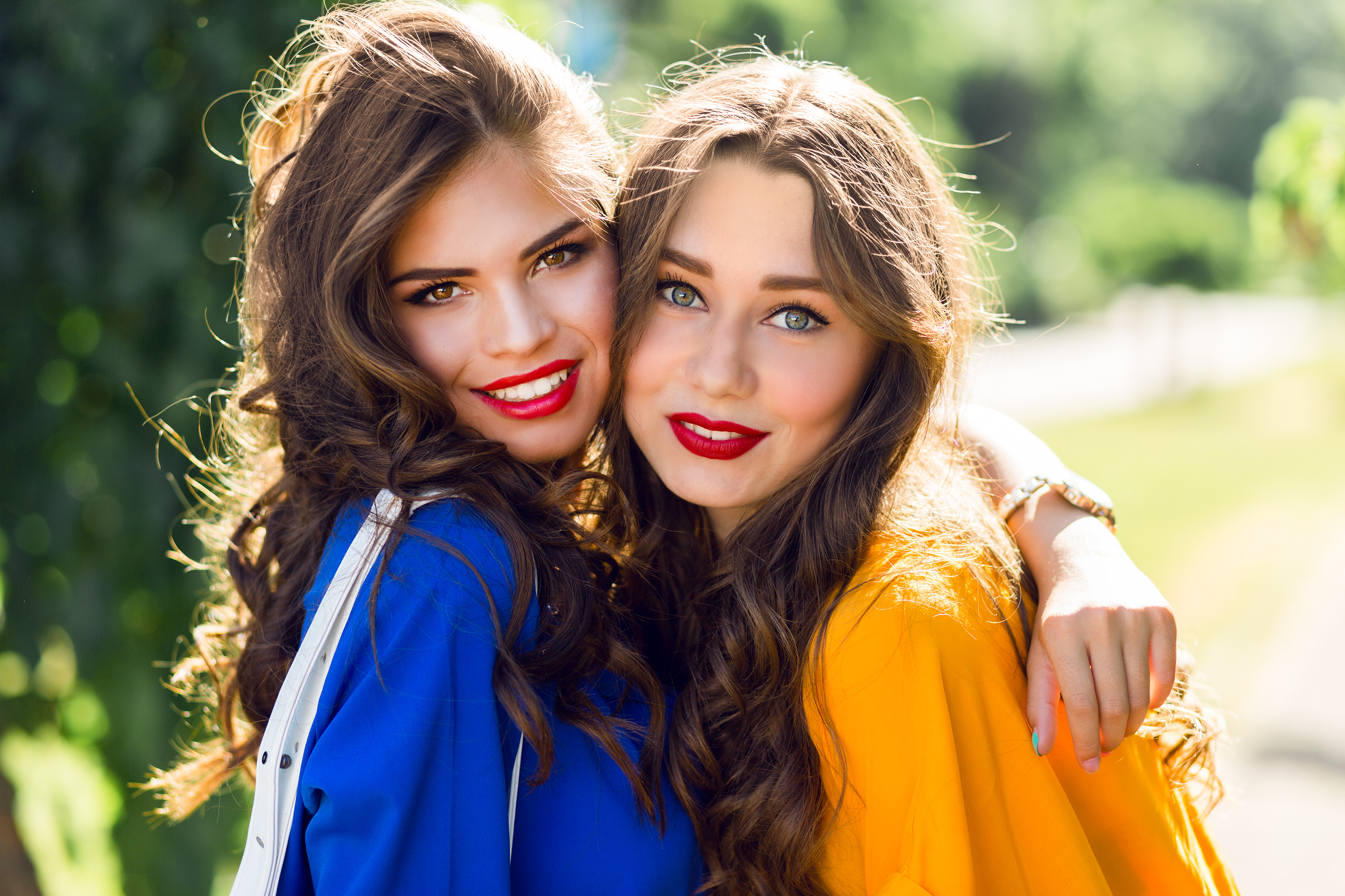 Women Outdoors Two Women Model Women Smiling Hugging Red Lipstick Brunette Portrait 3142x2094