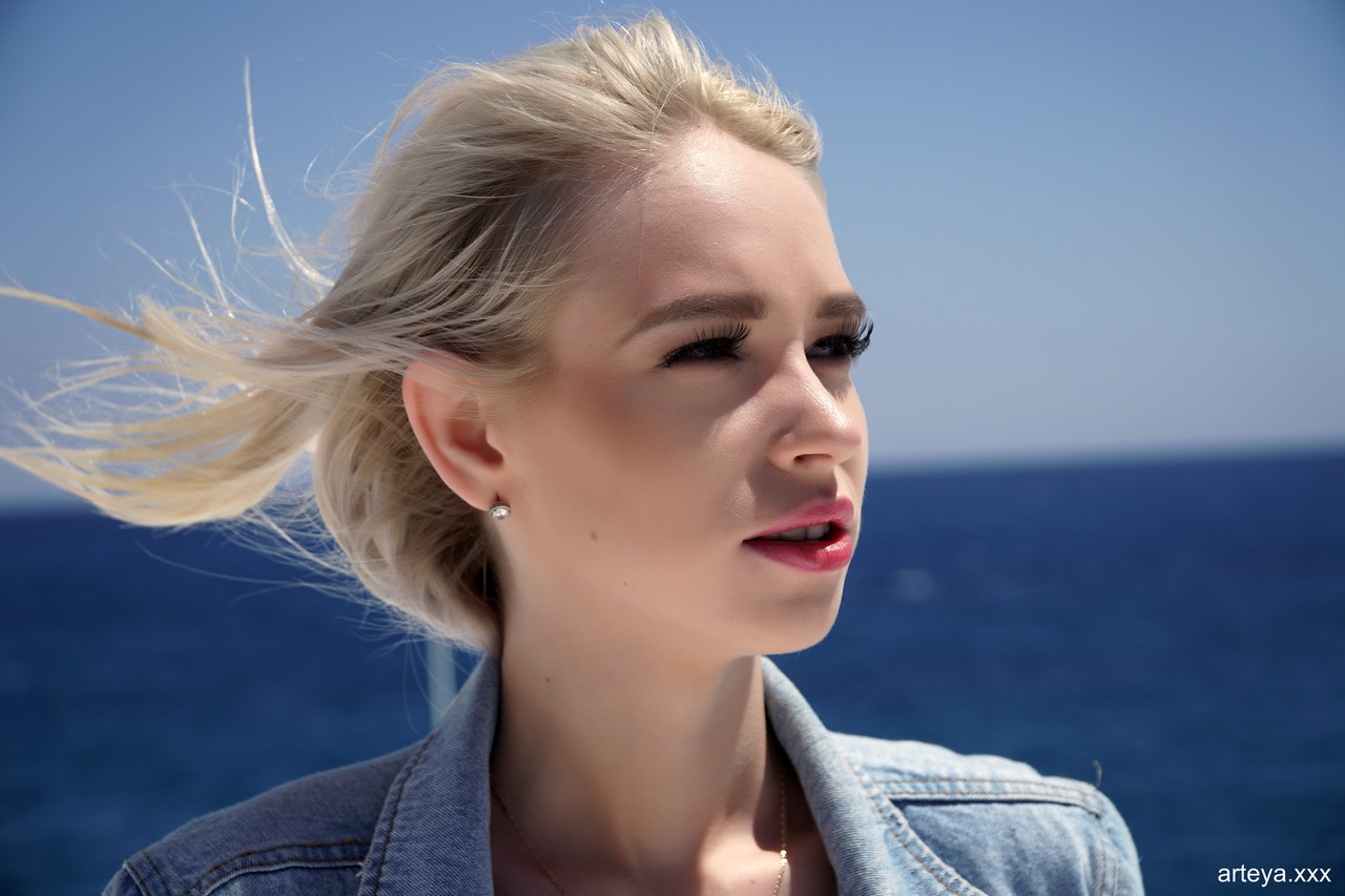 Blonde Women Lipstick Hair Blowing In The Wind 1280x853