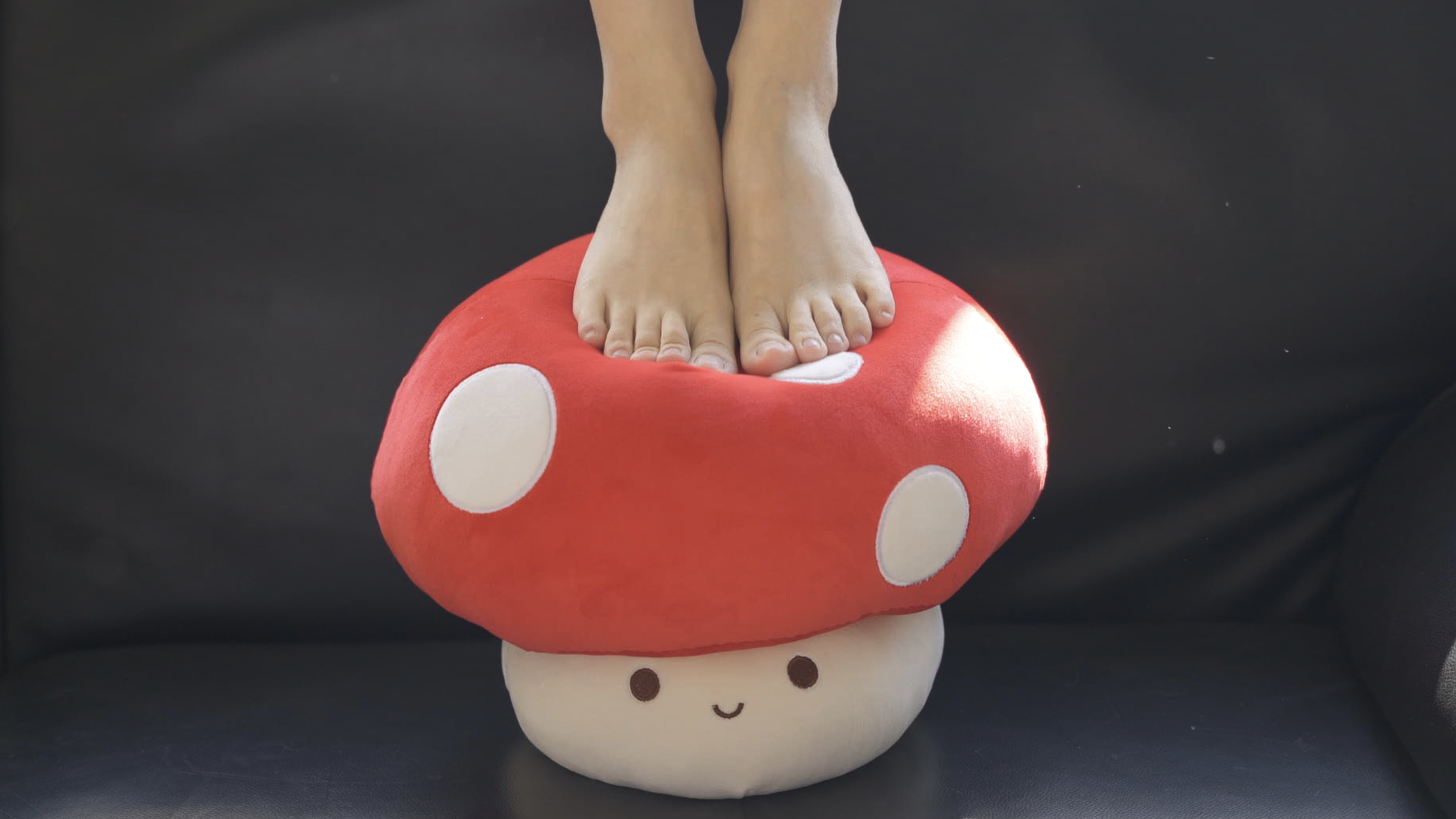 Women Chinese Feet Mushroom 1 Up 3682x2071
