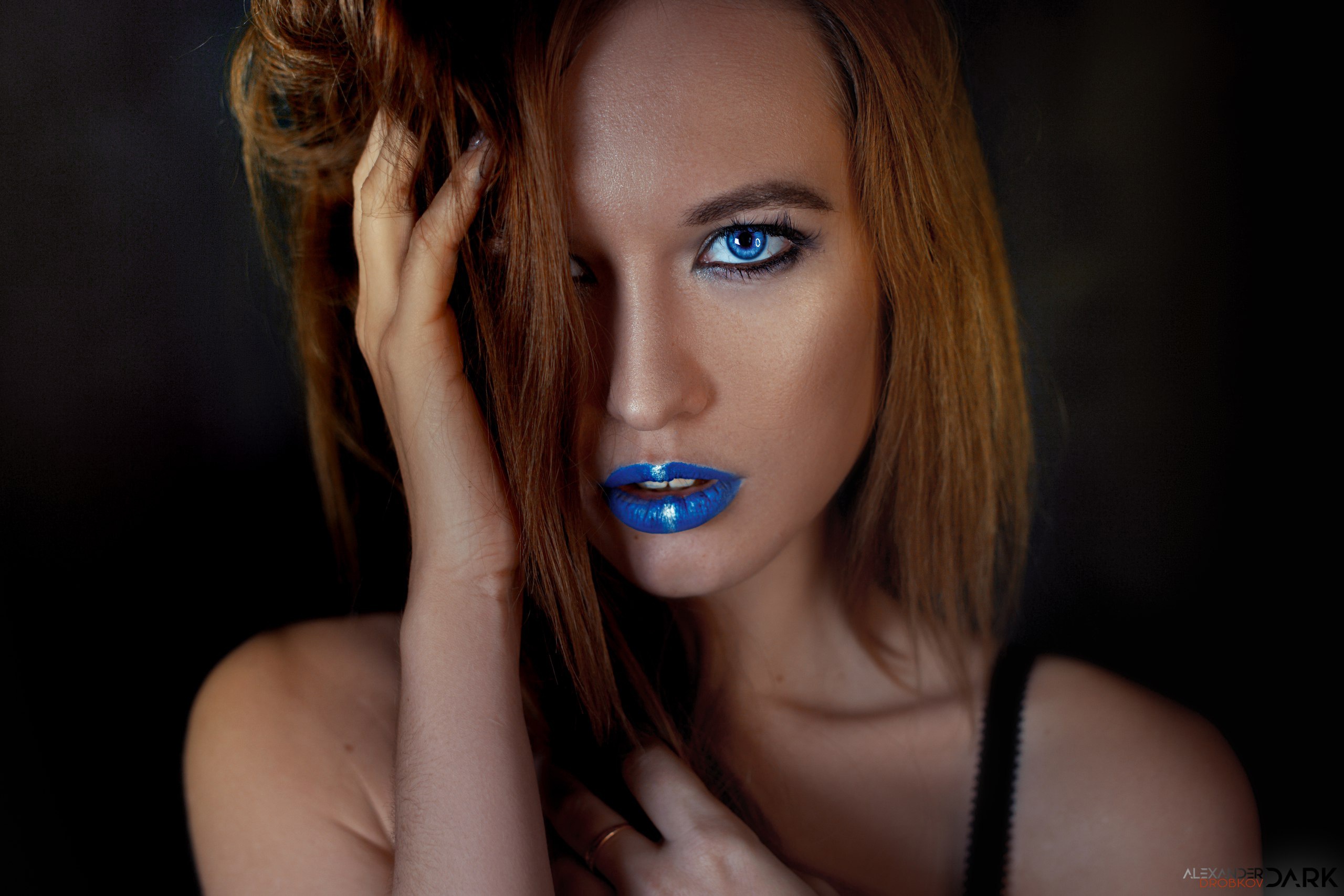 Daria Bliznyakova Hair Hand Portrait Lipstick Blue Eyes 2560x1707
