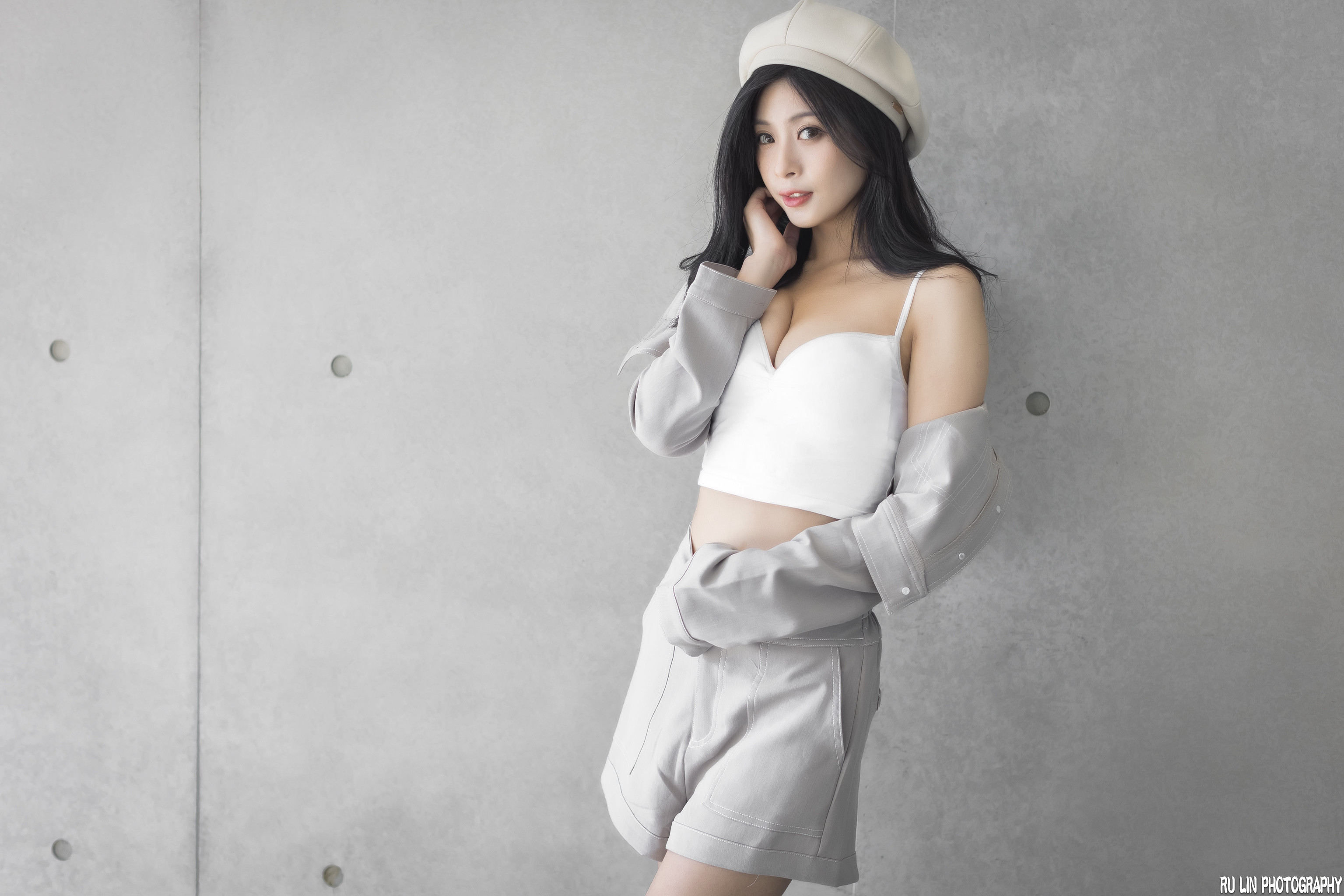 Ru Lin Women PinQ Asian Dark Hair Makeup Casual Wall Outdoors Grey Clothing White Clothing Berets To 3071x2048