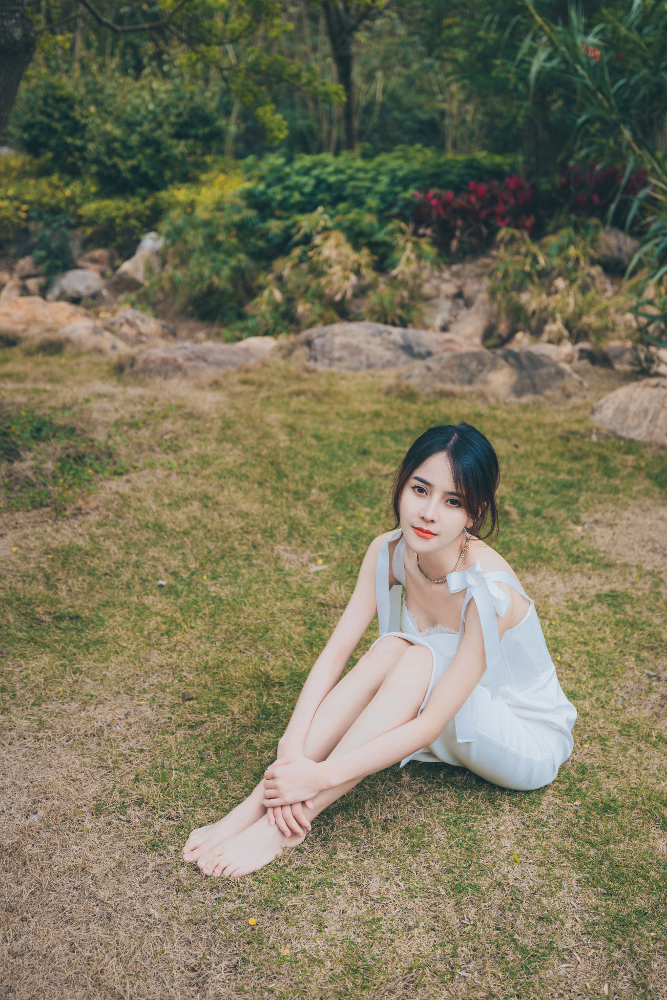 Qin Xiaoqiang Women Asian Dark Hair Smiling Holding Knees Barefoot Nature 1366x2048