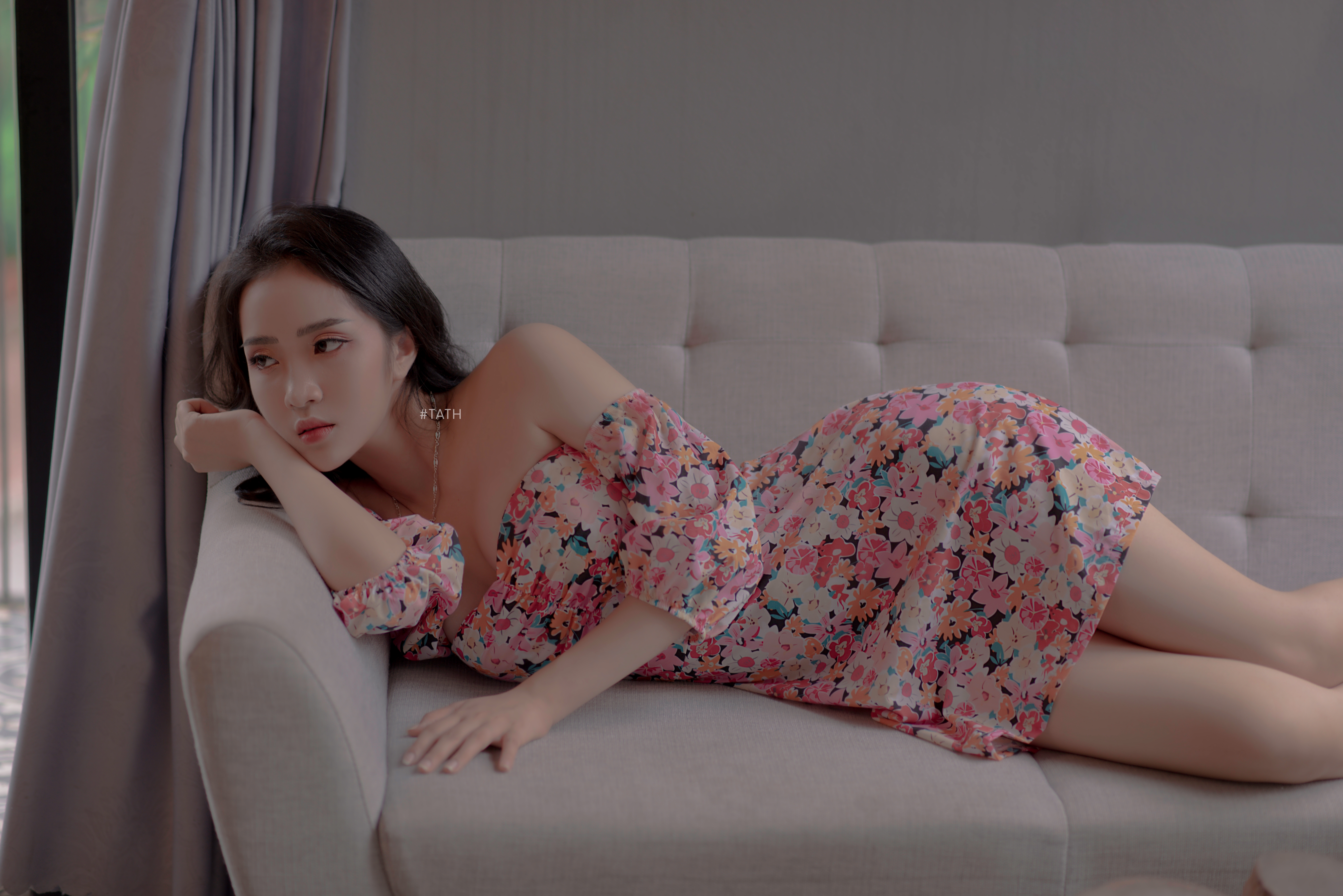 Women Asian Couch Dress Knees 6016x4016