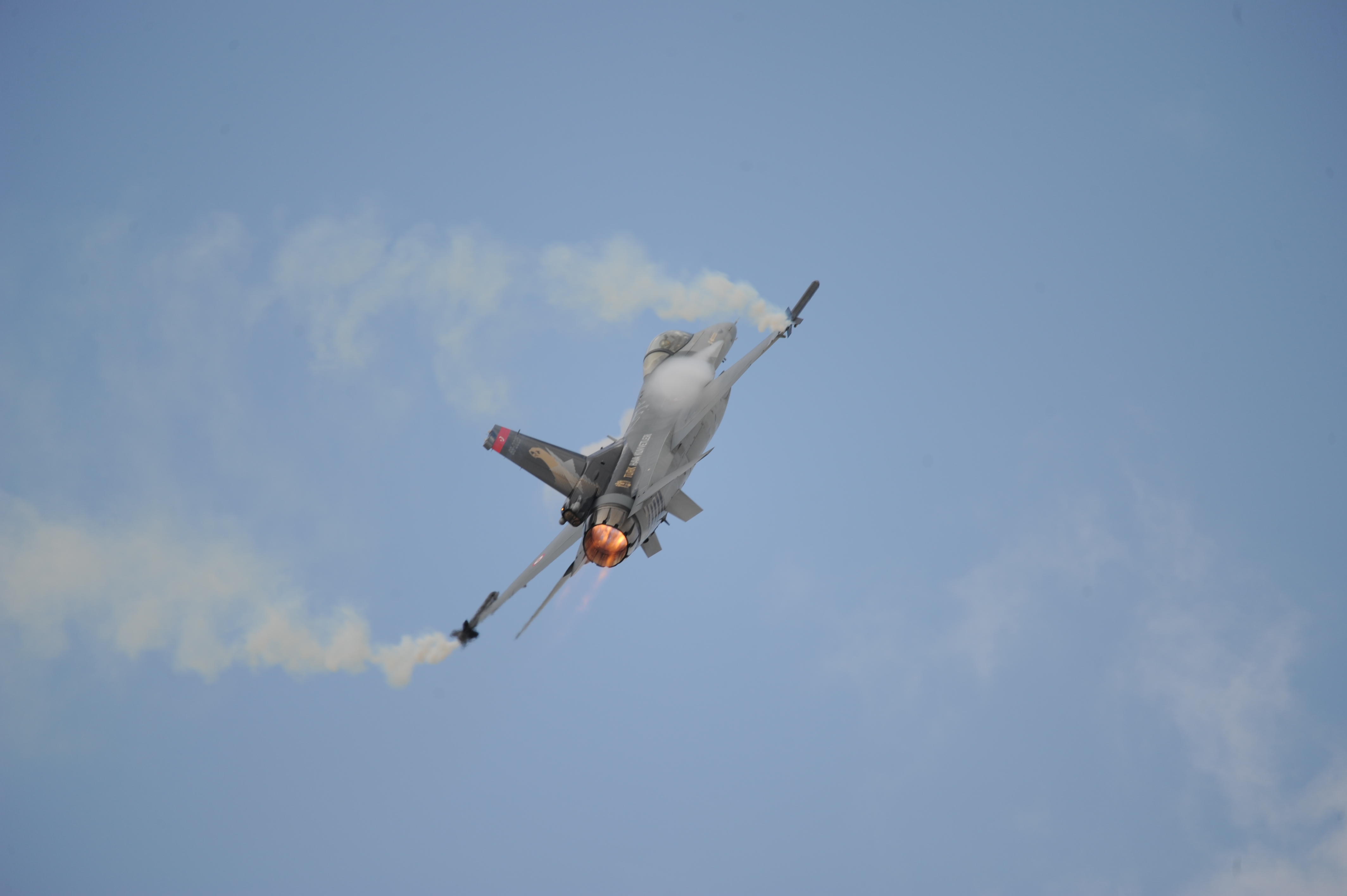 Aircraft Fly Agaric General Dynamics F 16 Fighting Falcon Sky Turkey Clouds Smoke Flying 4256x2832