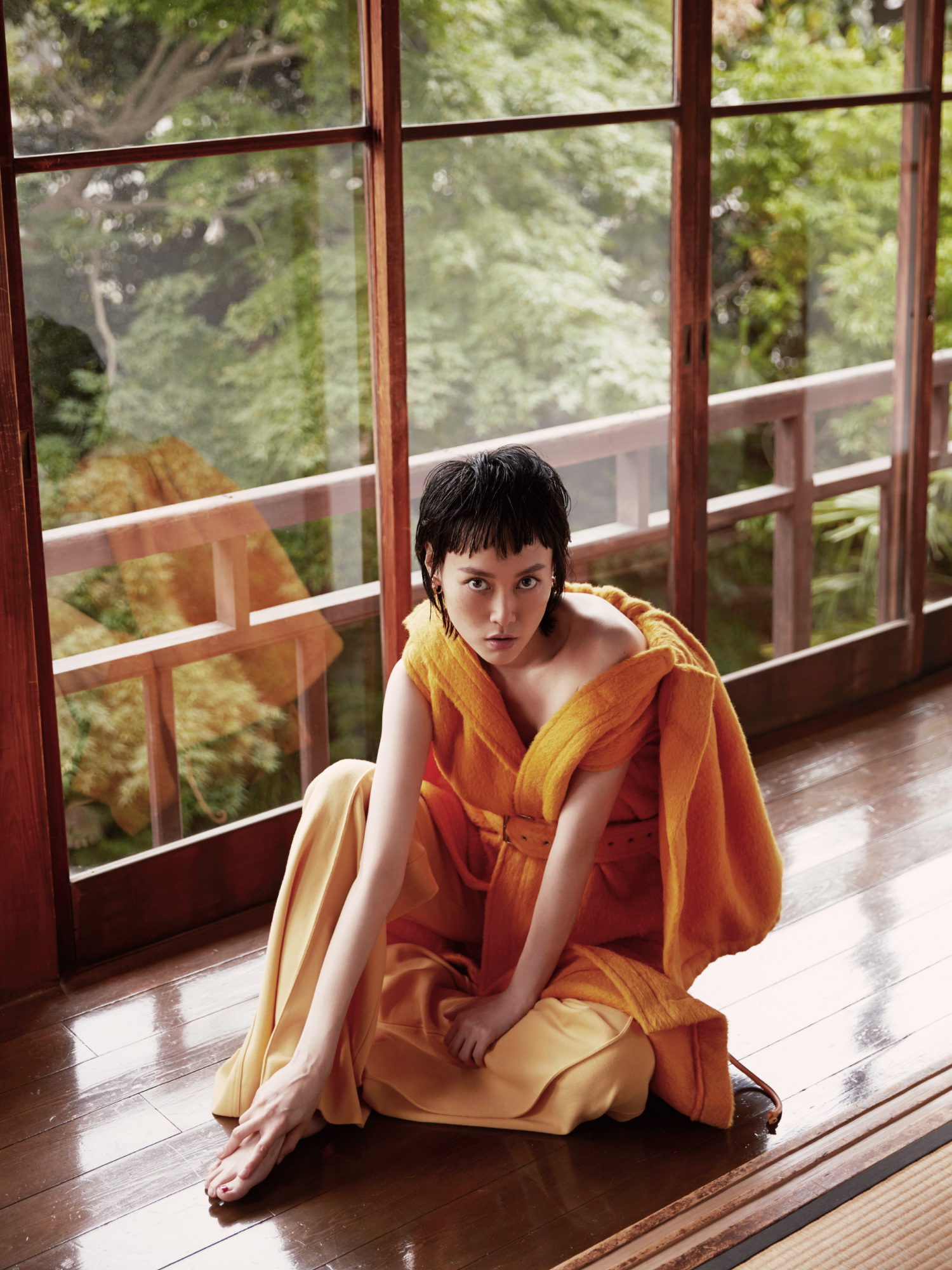 Rinko Kikuchi Women Actress Barefoot Looking At Viewer Sitting Open Mouth Short Hair Dressing Gown R 1500x2000