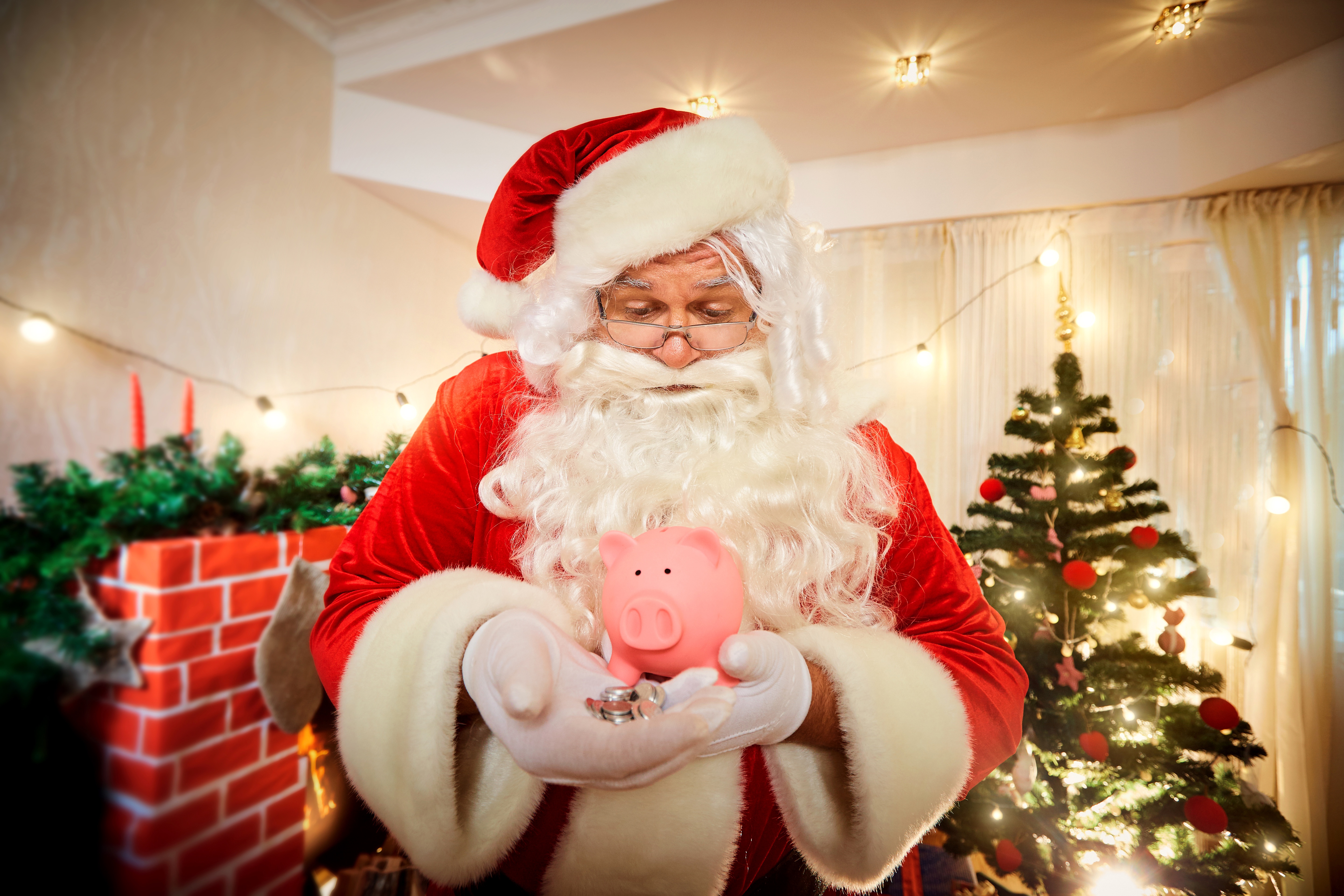Santa Piggy Bank 5760x3840