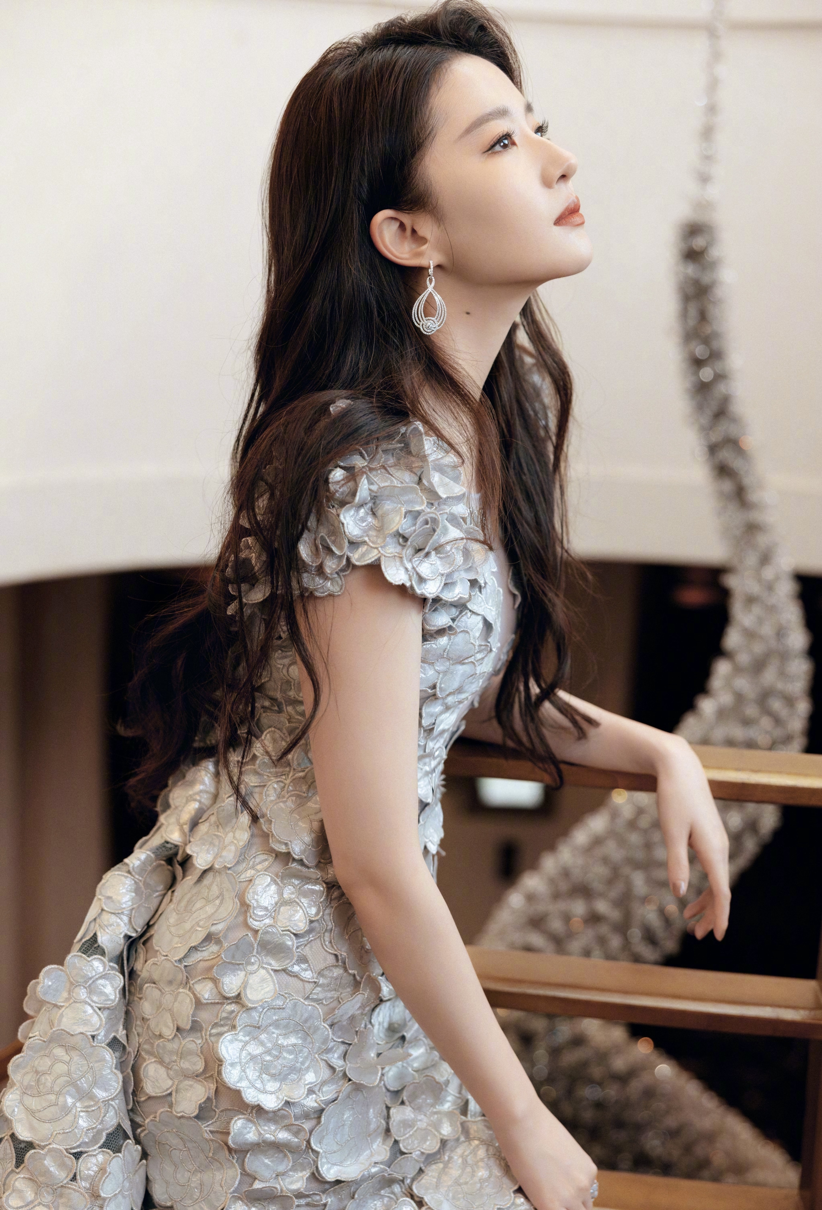 Asian Women Celebrity Actress Yifei Liu 2702x3976