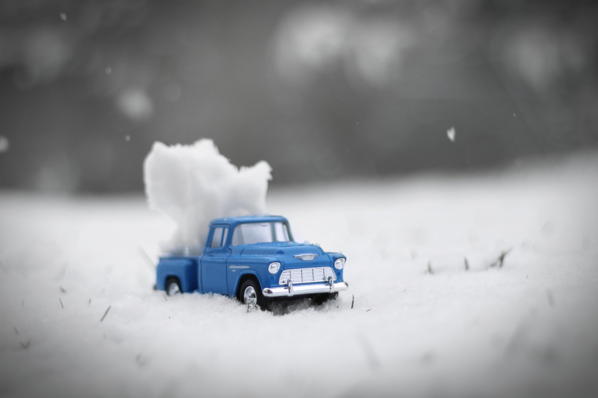 Car Toys Snow 2048x1365