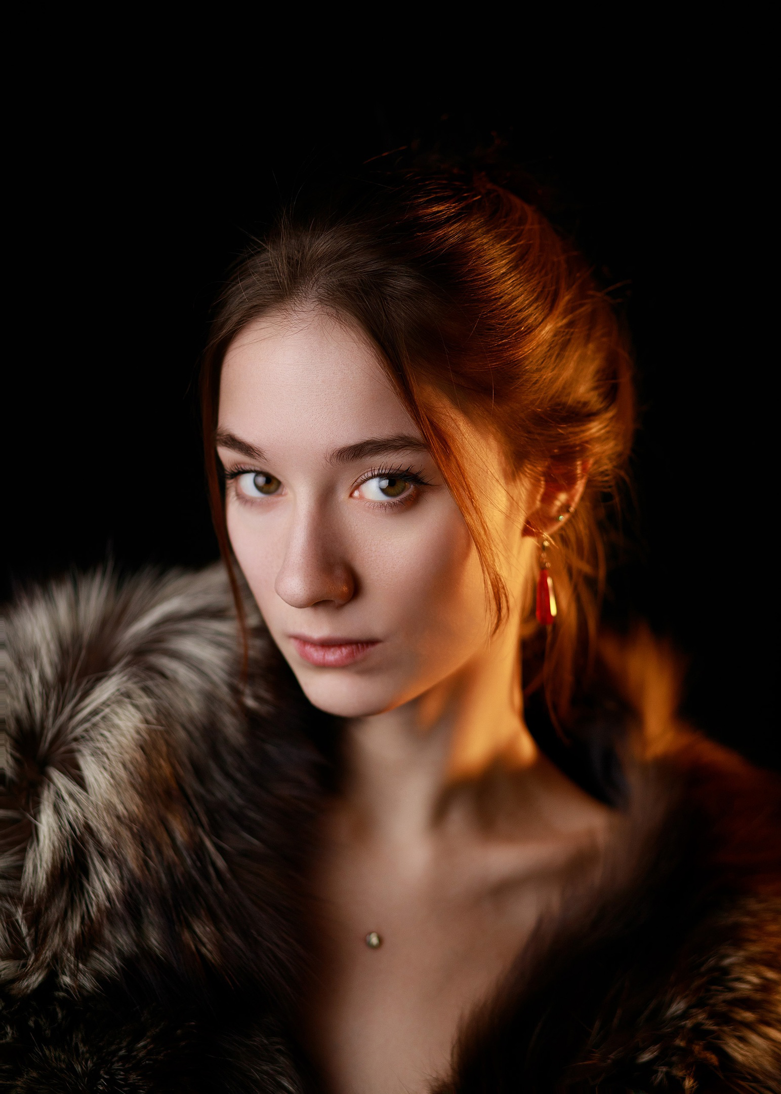 Igor Kuprianov Women Brunette Portrait Fur Eyeliner Model Black Background 1543x2160