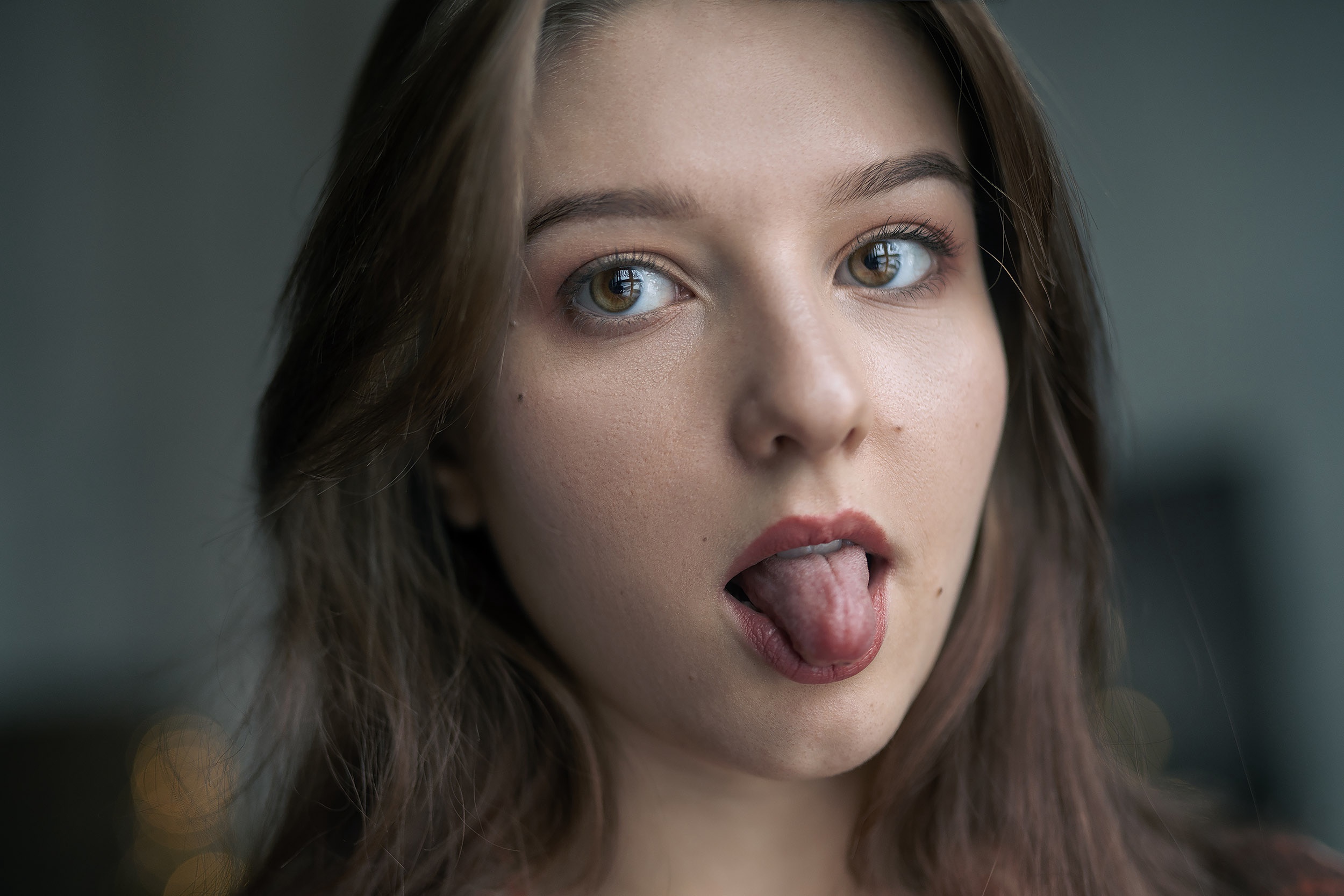 Women Face Portrait Tongues 2500x1667
