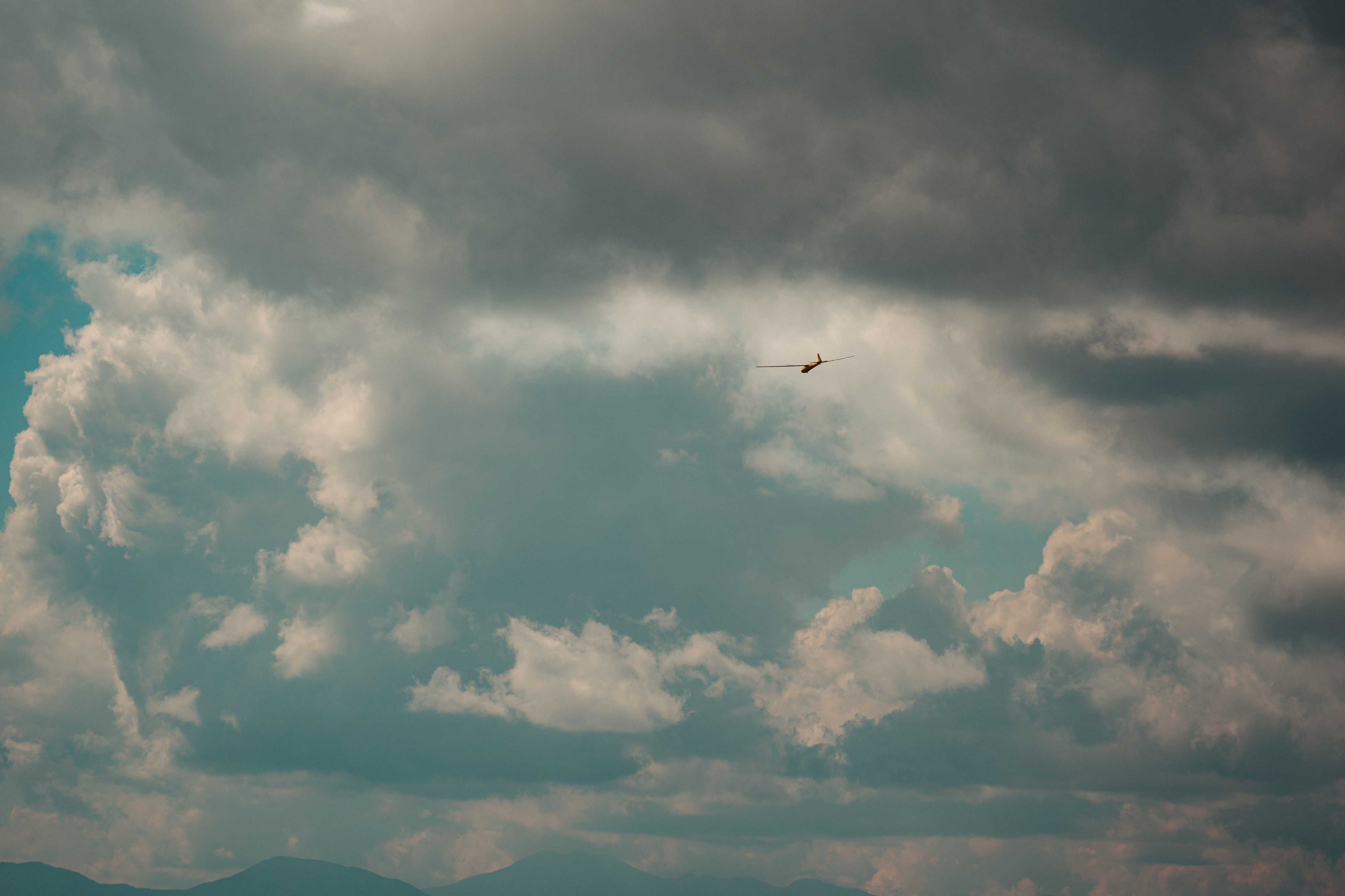 Clouds Airplane Sky Flying Minimalism Aircraft 4096x2730