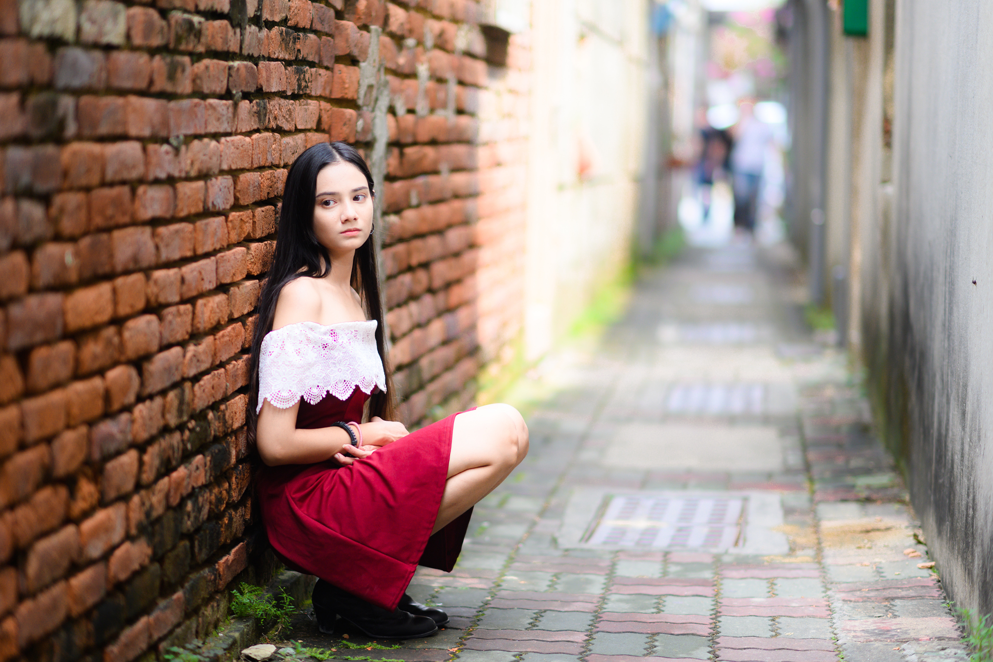 Asian Model Women Long Hair Dark Hair Leaning 3840x2559
