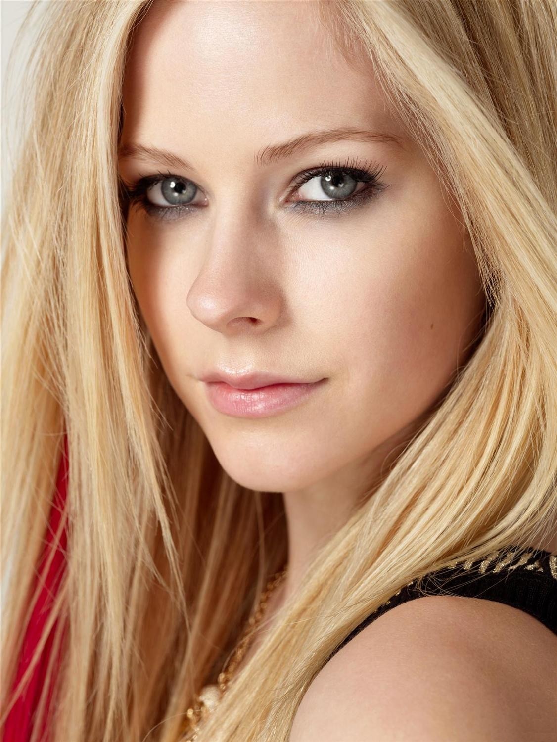 Avril Lavigne Blonde Women Face 1126x1500