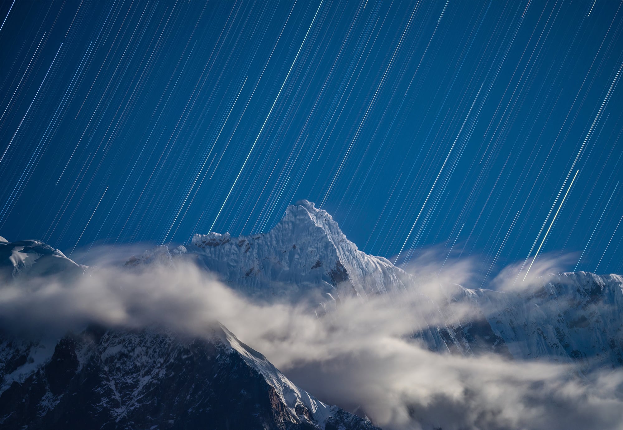 Photography Night Nature Landscape Stars Long Exposure Light Trails Mountains Snowy Mountain Clouds  2000x1379