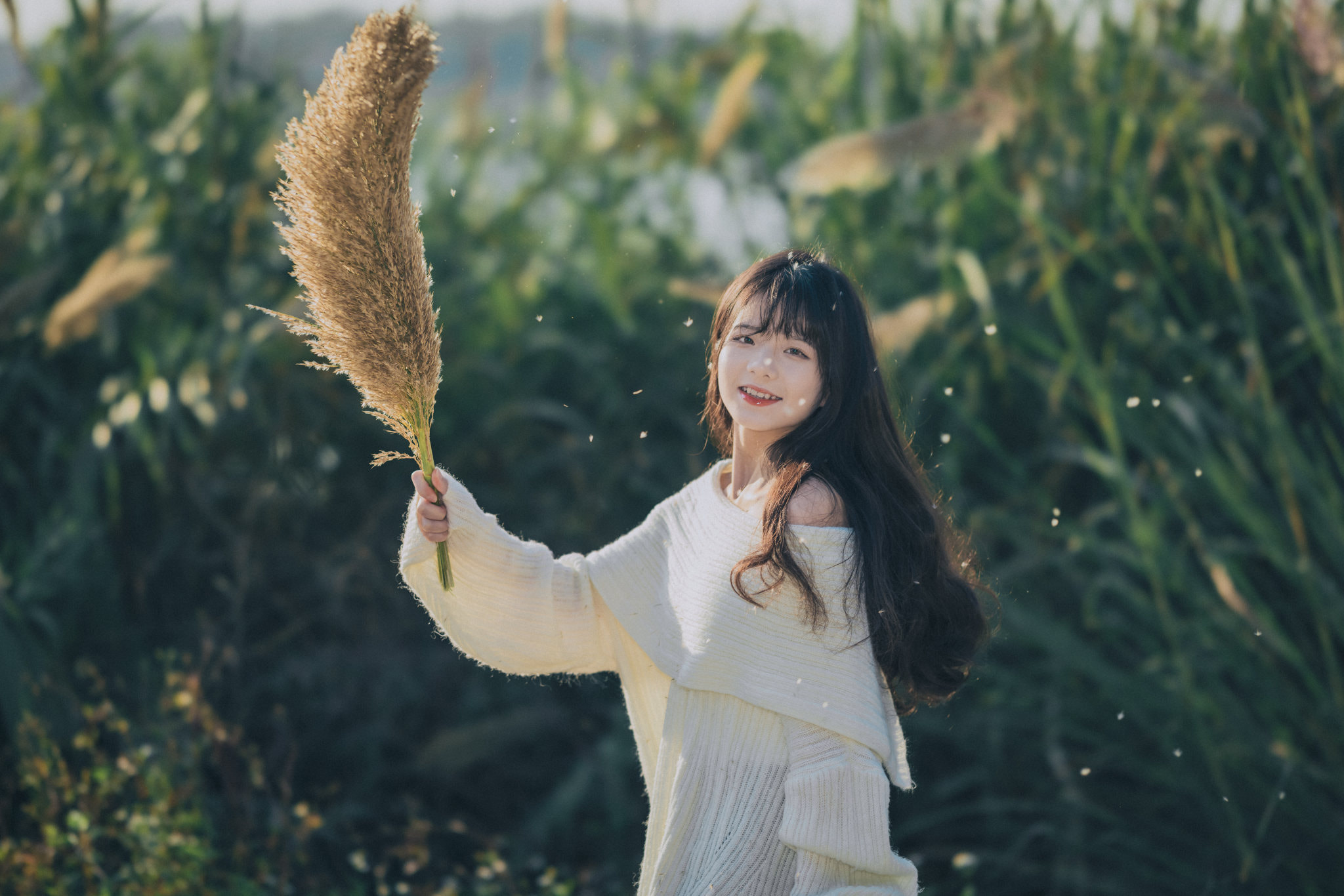 Qin Xiaoqiang Women Asian Dark Hair Long Hair White Clothing Plants Smiling Happy Nature Field 2048x1366