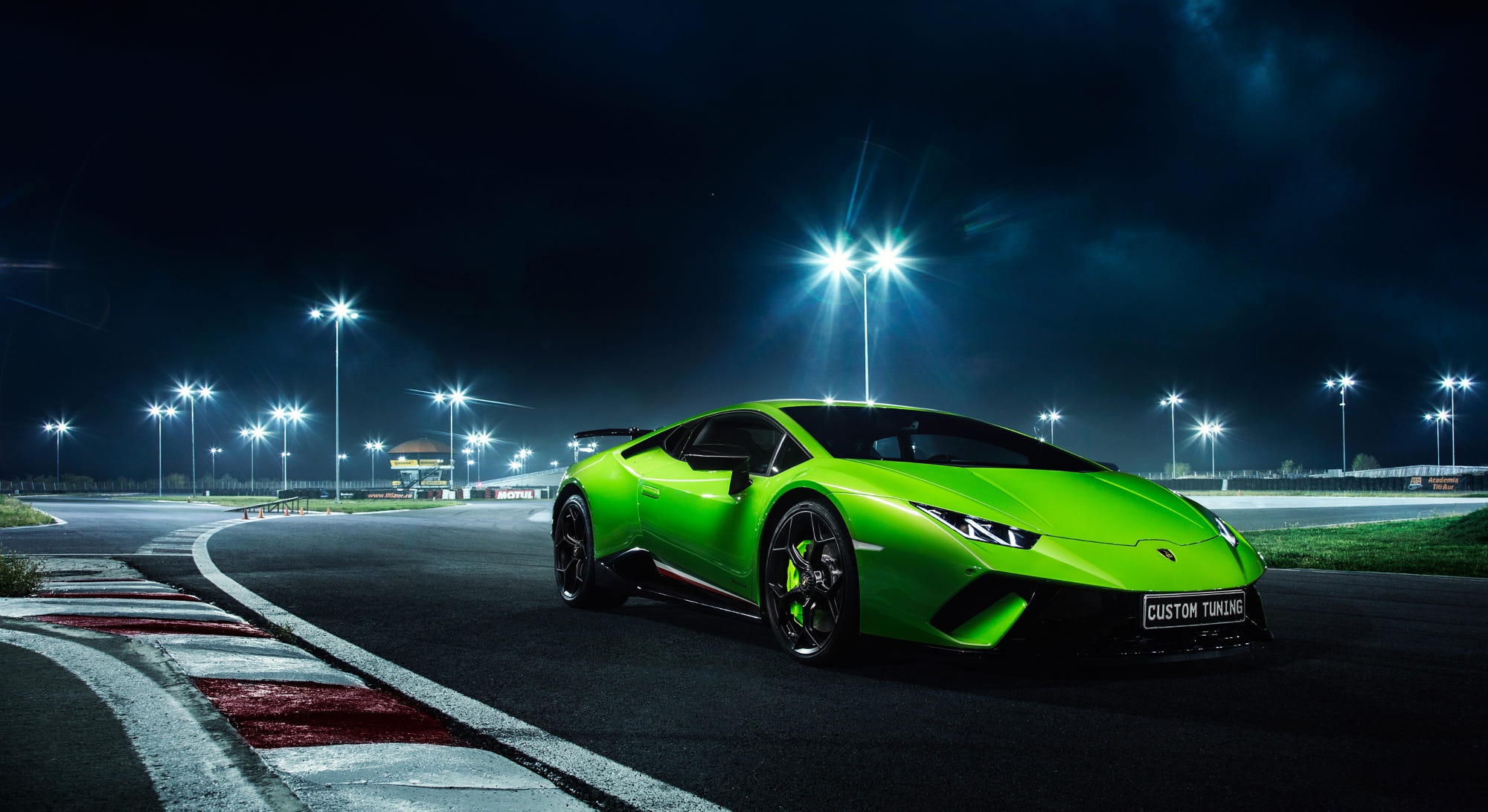 Lamborghini Green Car Supercar Race Track Tuning 2000x1092