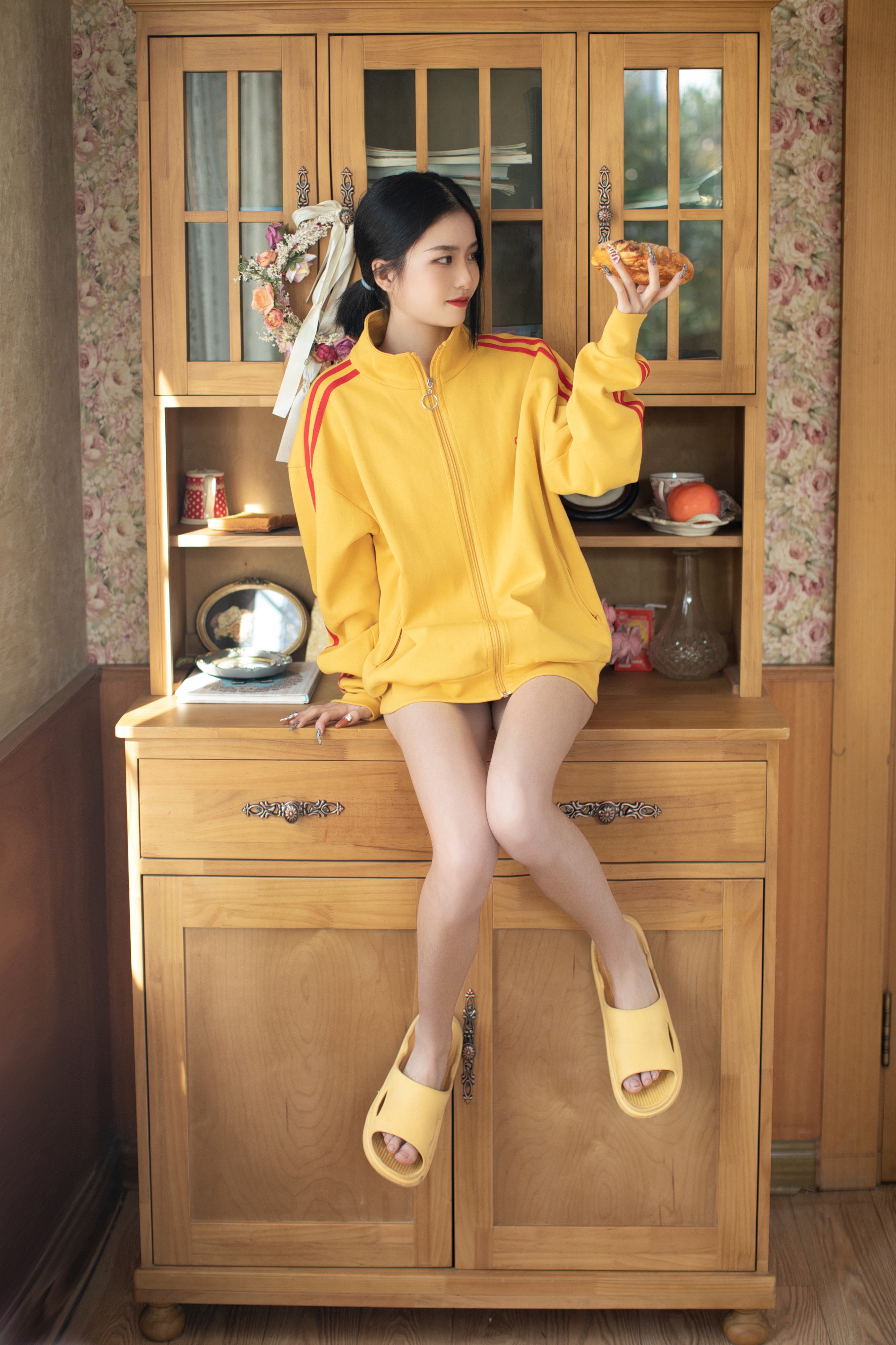 Women Chinese Model Asian Yellow Tops Sweater 2666x4000