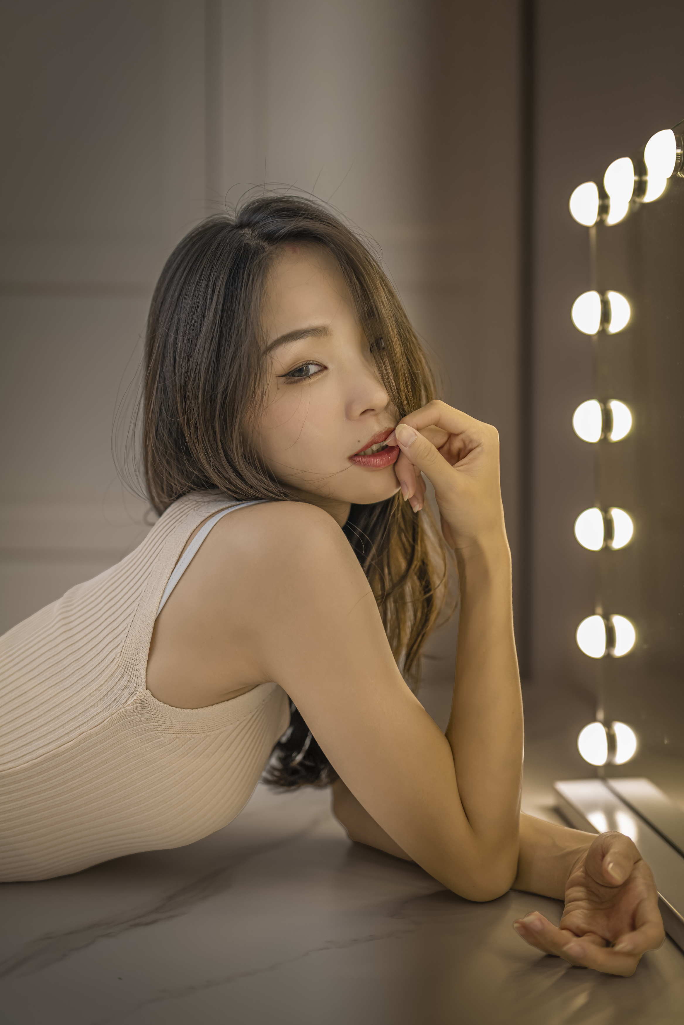 Chou Hsuan Yung Women Brunette Long Hair Asian Makeup Mirror Light Bulb 2335x3500