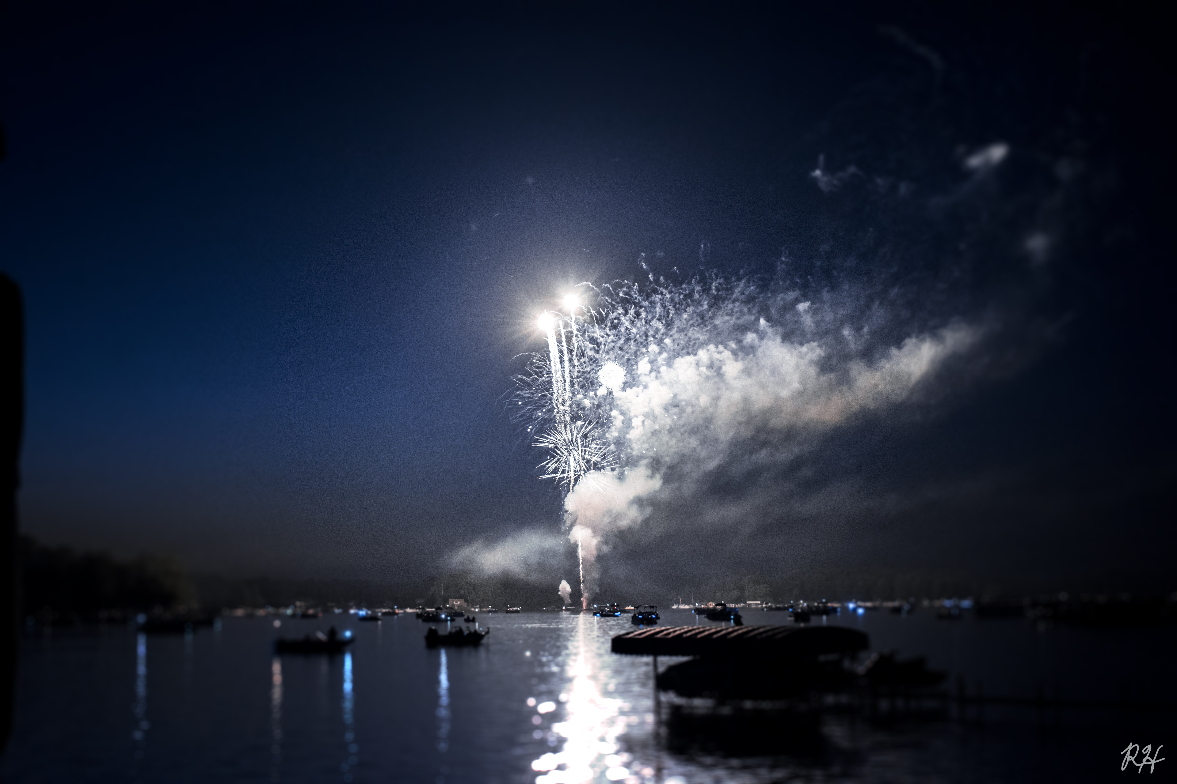 Fireworks July July 4th Explosion Explosions In The Sky Lights Night Sky Lake Michigan The Lake Miss 3840x2560