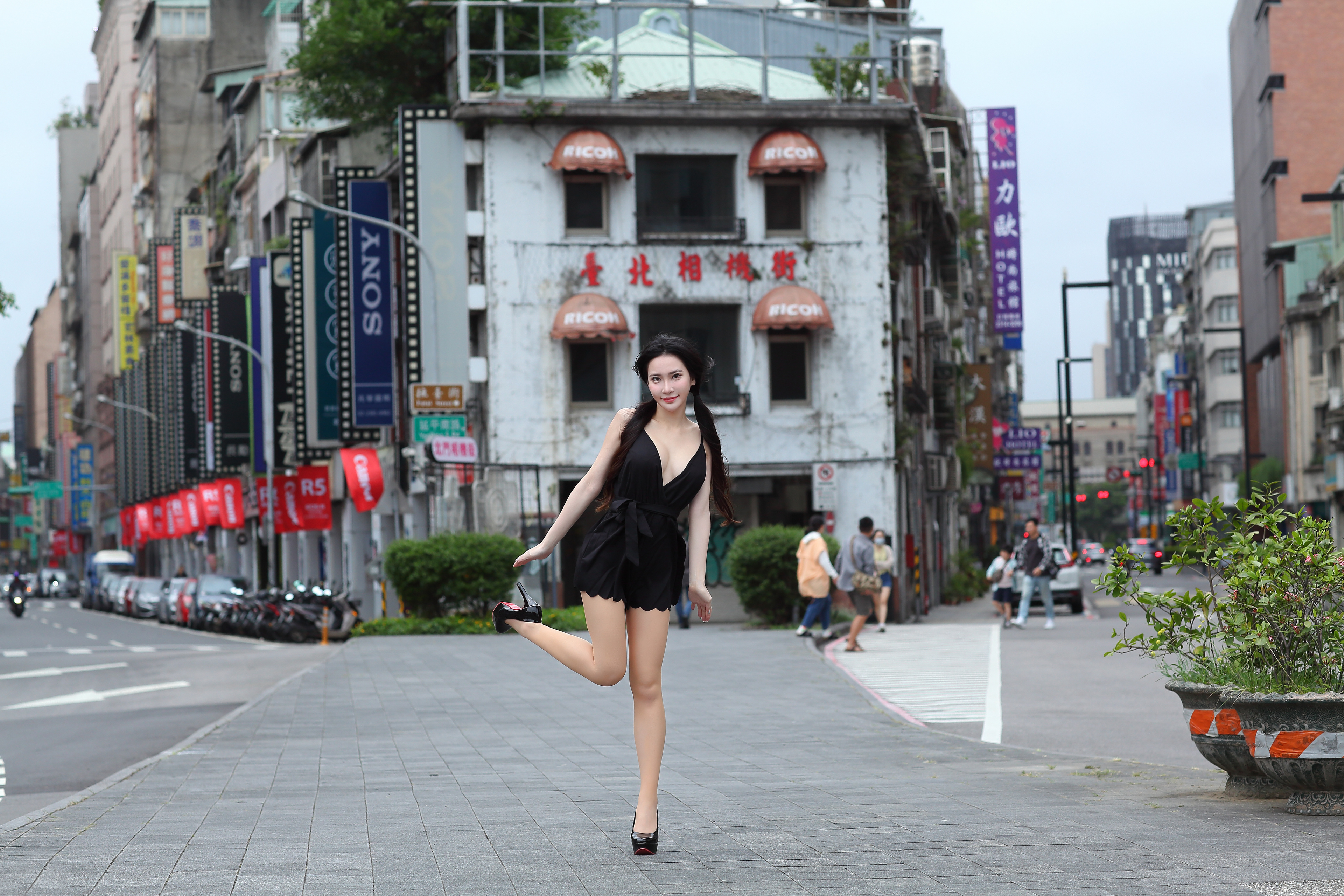 Asian Model Women Long Hair Dark Hair Standing Standing On One Leg Dress Black Dress Urban Plants Ch 3840x2560