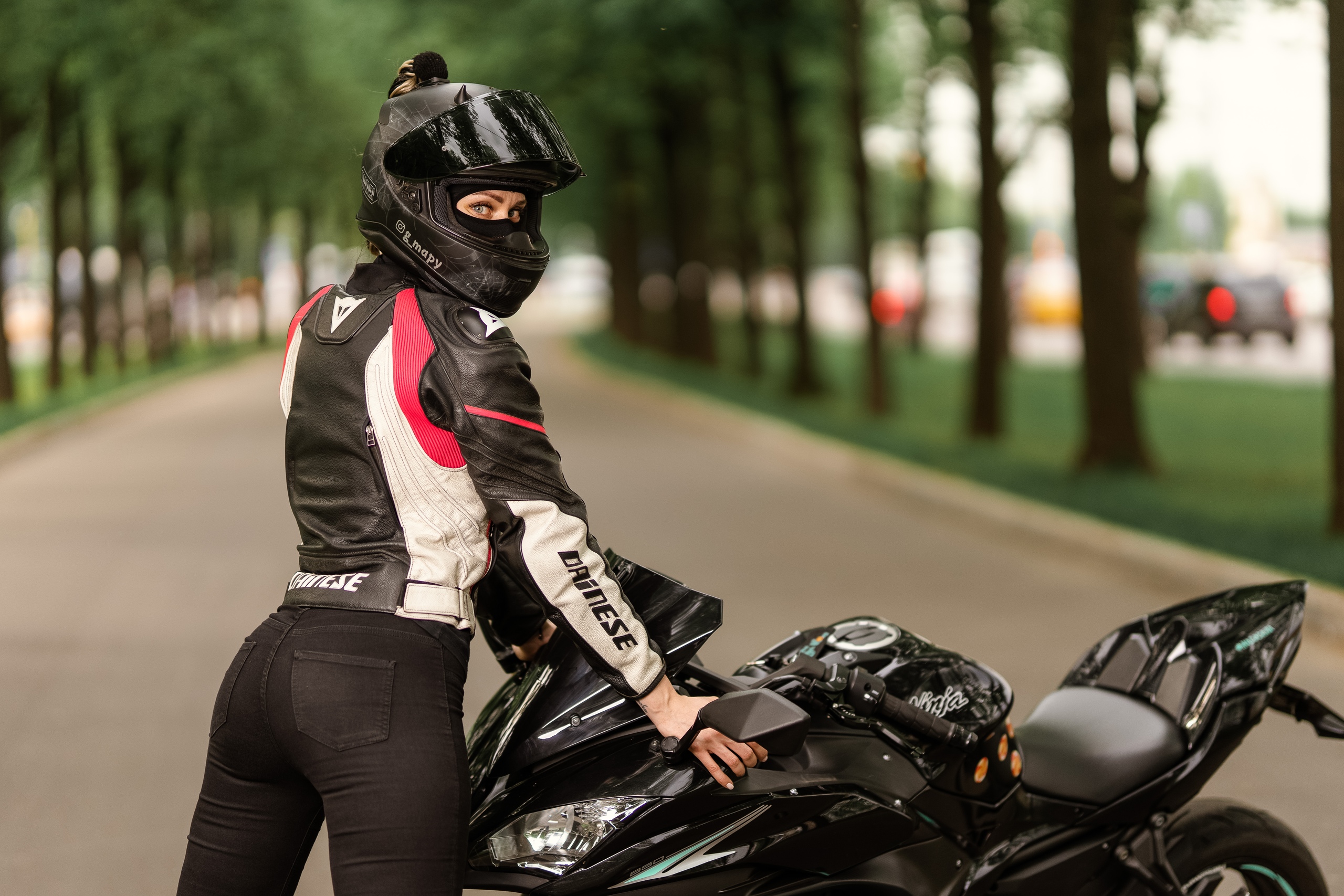 Women Model Ponytail Fullface Helmet Motorcycle Women With Motorcycles Women Outdoors Jeans Looking  2560x1707