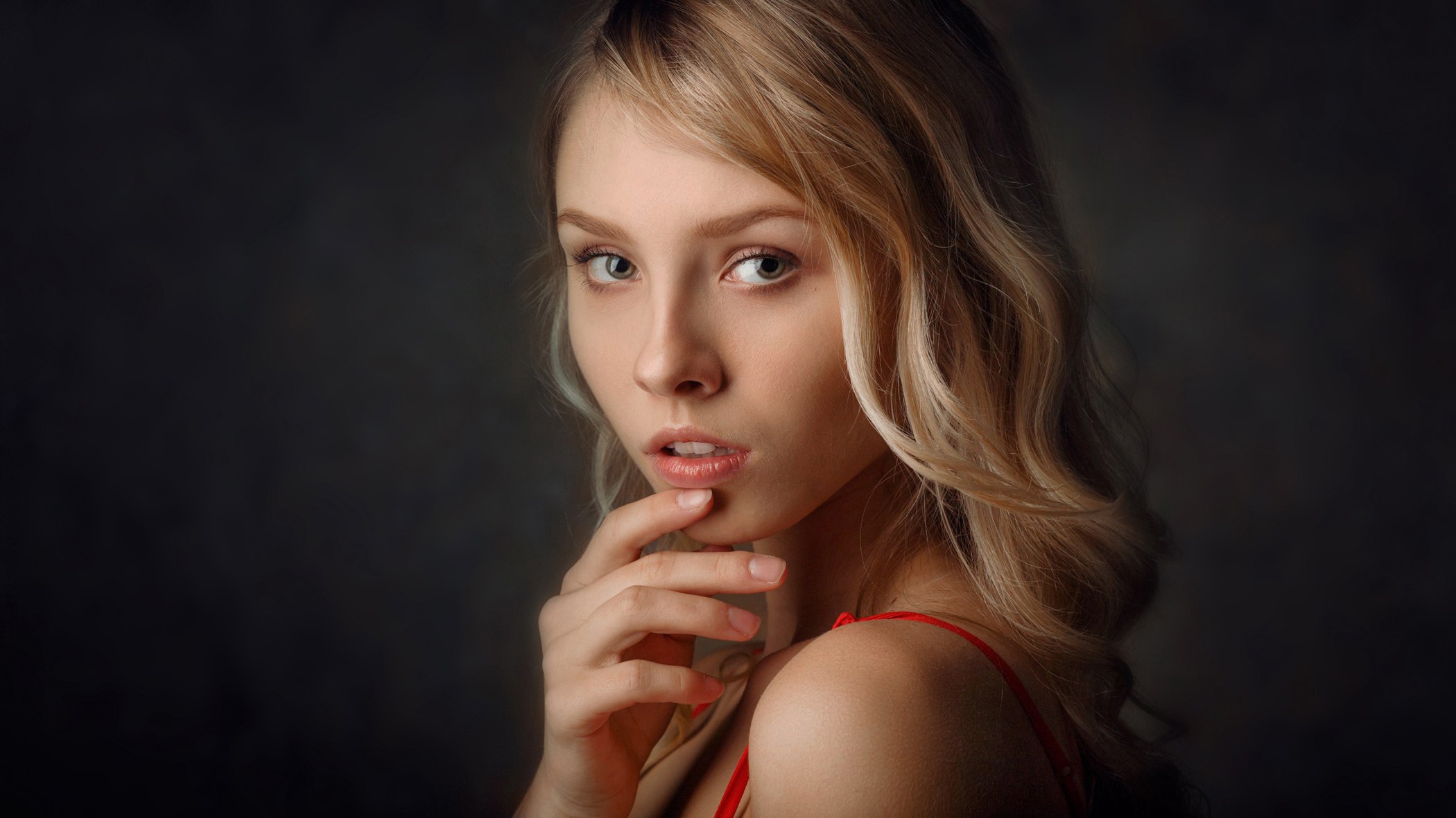 Alexey Kishechkin Women Alice Tarasenko Blonde Looking At Viewer Parted Lips Simple Background Portr 2100x1181