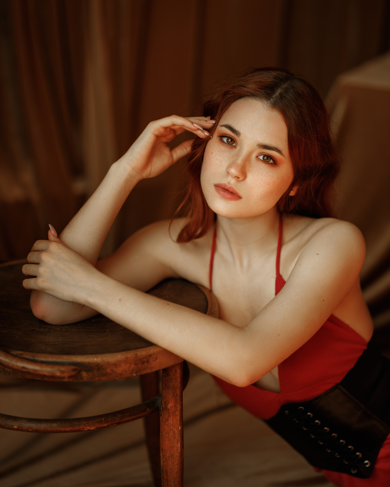 Ksenia Sergeeva Women Redhead Freckles Eyeshadow Makeup Red Clothing Chair Indoors Bare Shoulders 1296x1620