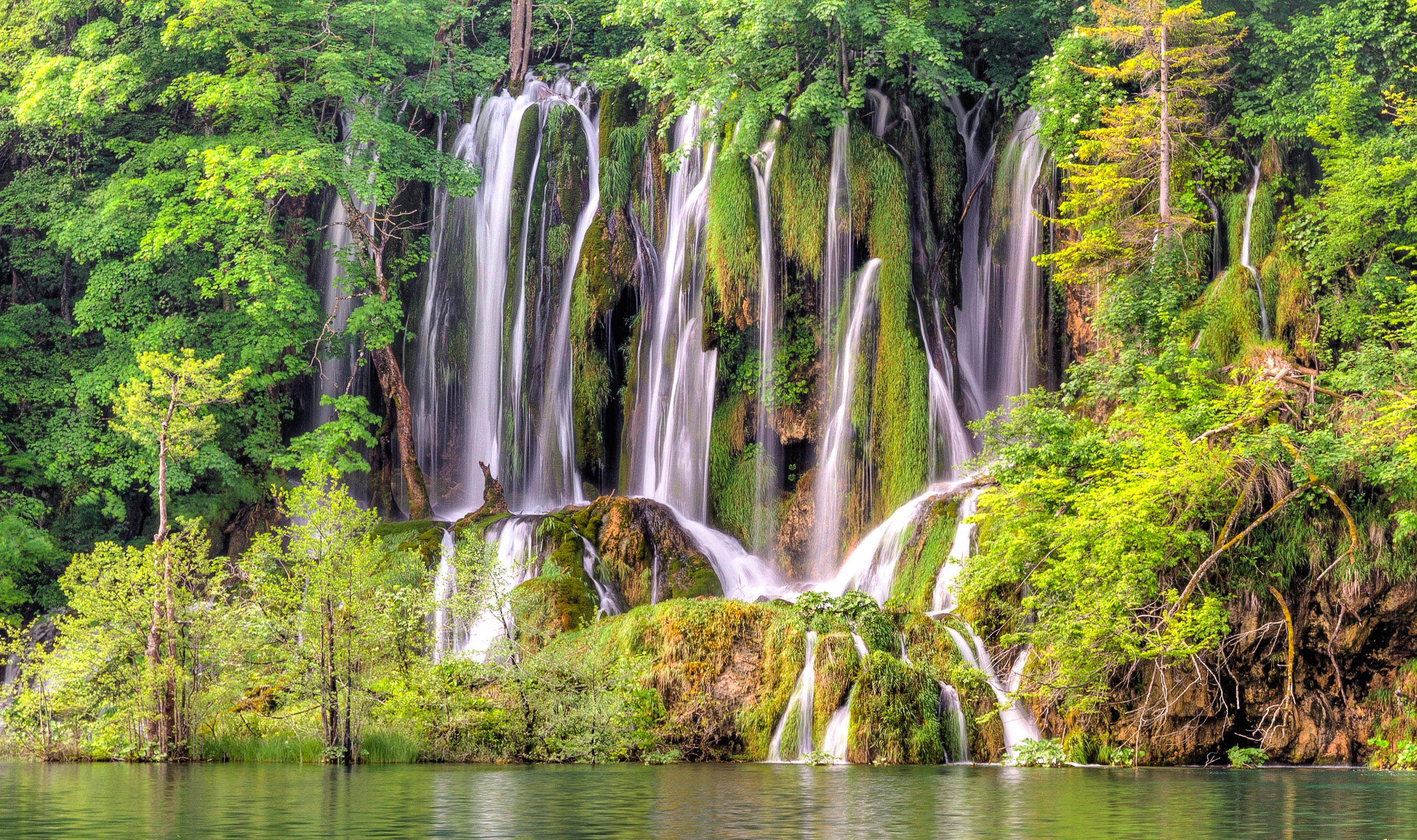Waterfall Croatia Plitvice Lakes 2547x1511