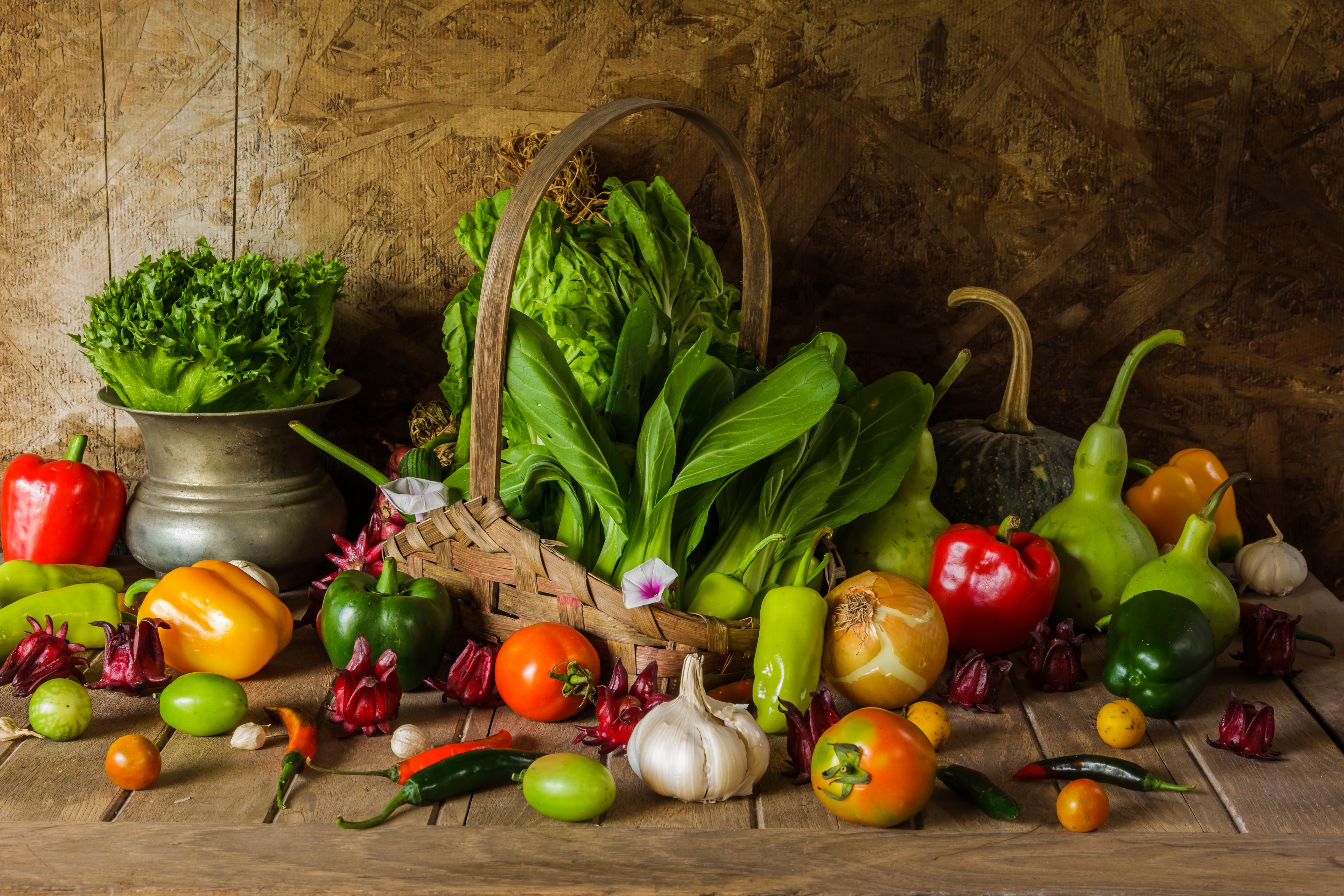 Food Vegetables Still Life Tomatoes Garlic Pepper Baskets Lettuce Bell Peppers Chilli Peppers Wooden 5184x3456