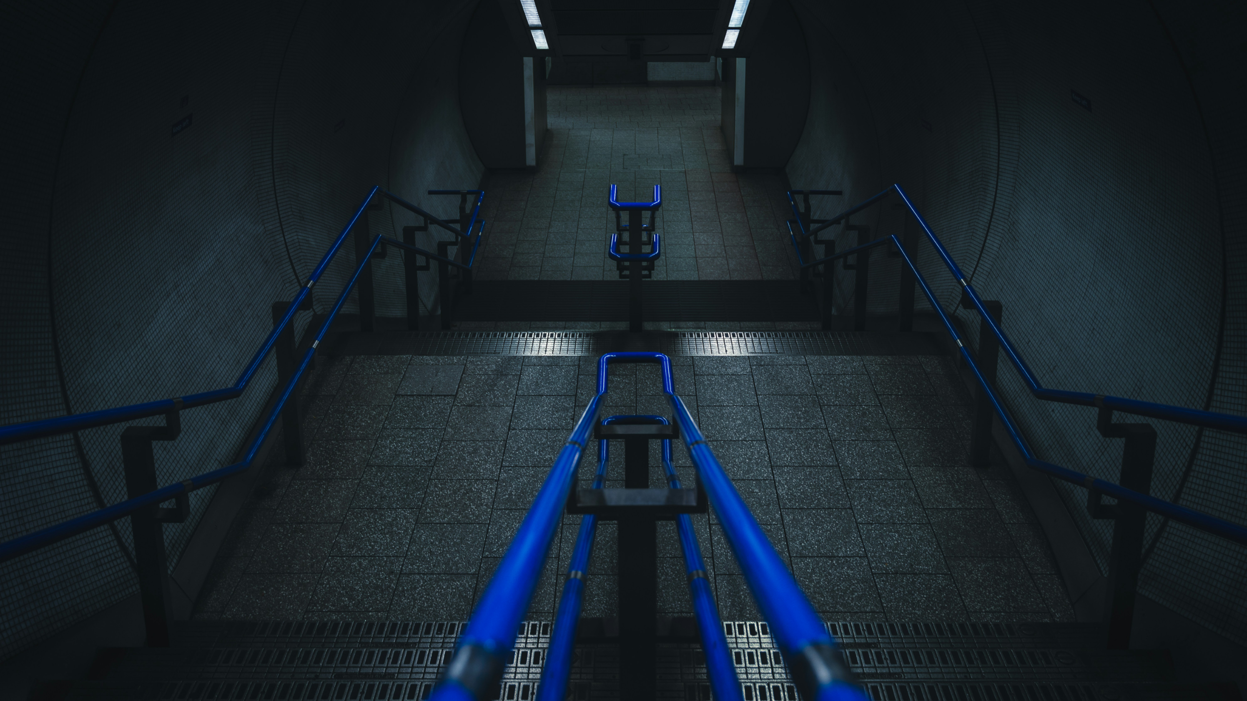 Steps Dark Station Underground Blue Lights Railing Empty Handrail London UK 2560x1440