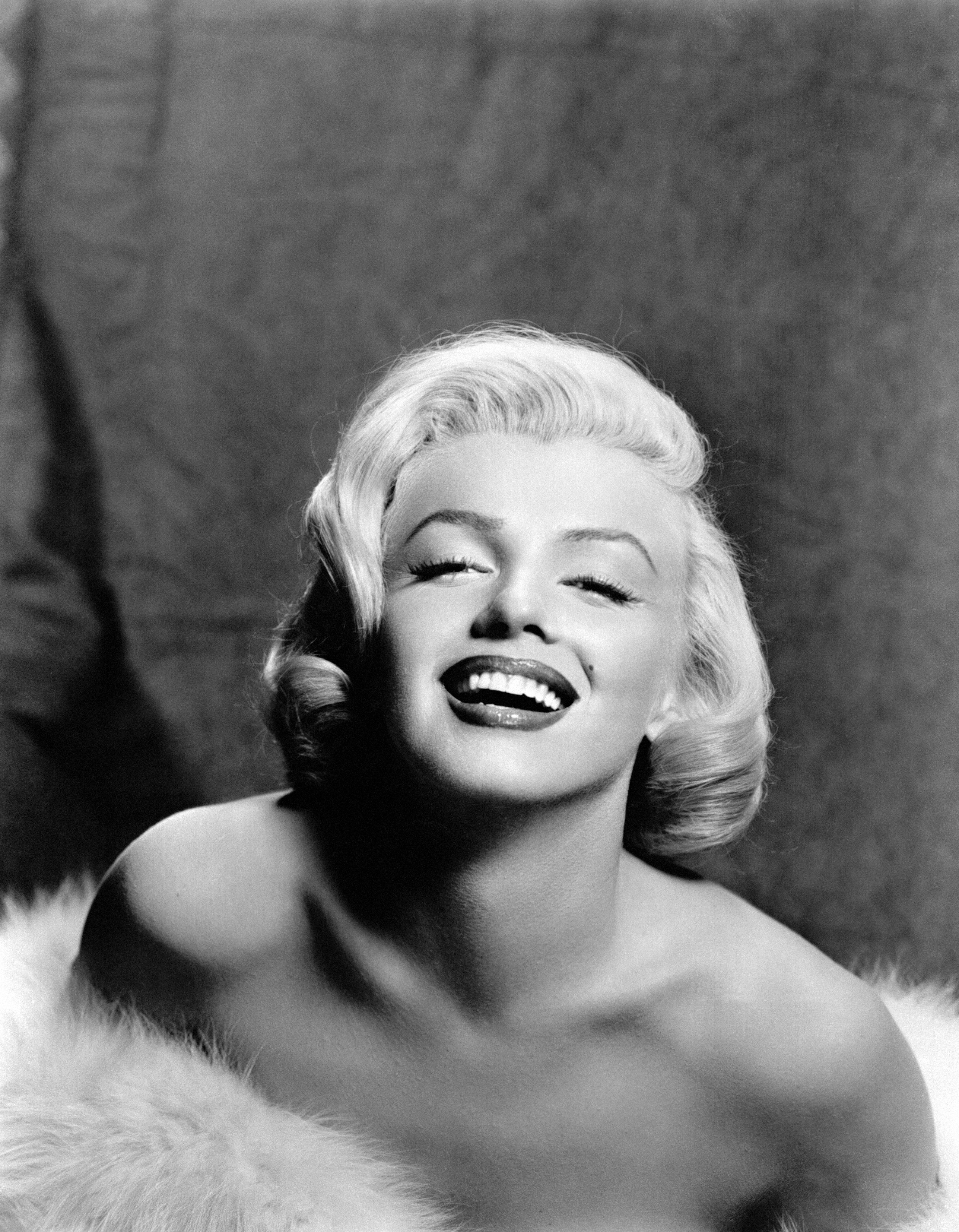 Marilyn Monroe Monochrome Vintage Smiling Happy Old Photos Model Actress Short Hair 2575x3307