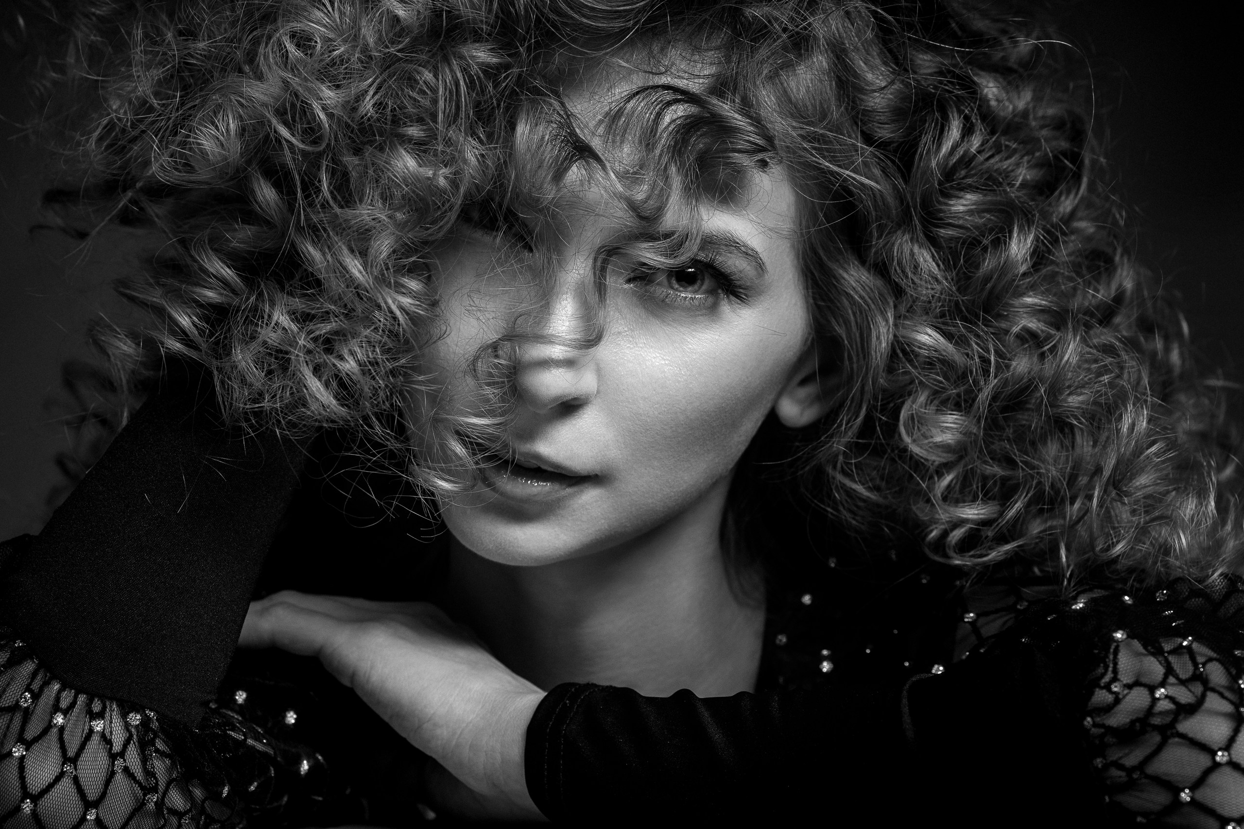 Valentina Suvorova Women Curly Hair Hair In Face Monochrome Looking At Viewer 2560x1707