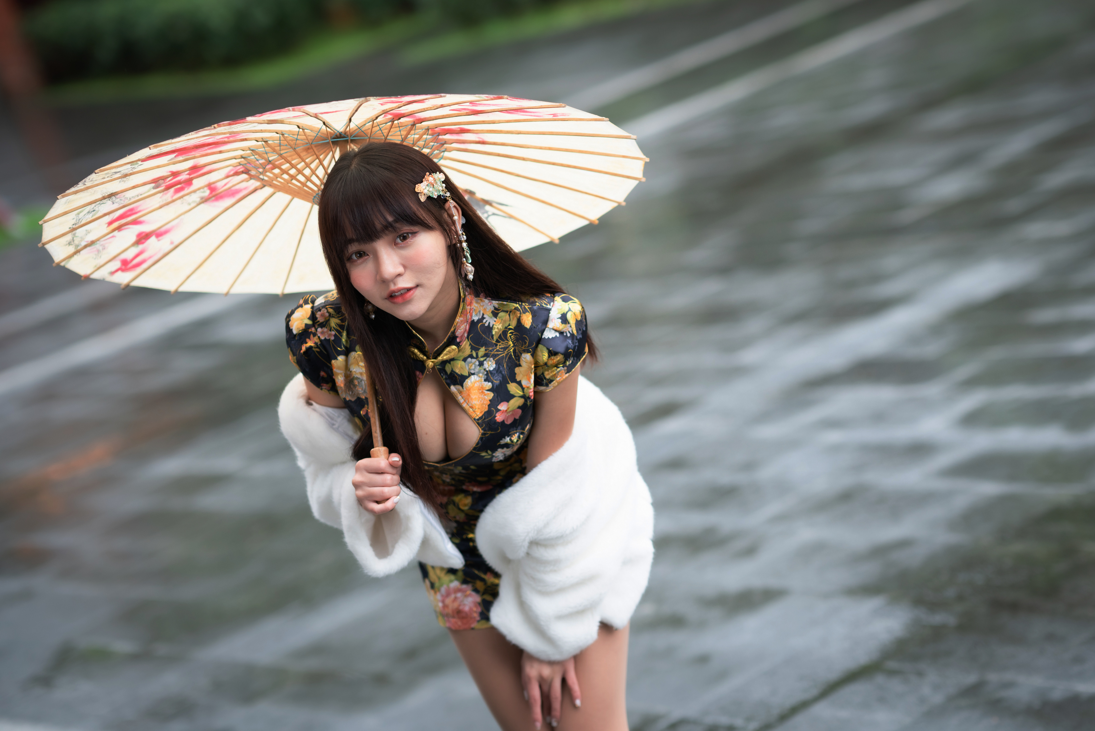 Asian Women Long Hair Dark Hair Japanese Umbrella Hair Ornament Model Brunette Fur Jacket Women Outd 3840x2562
