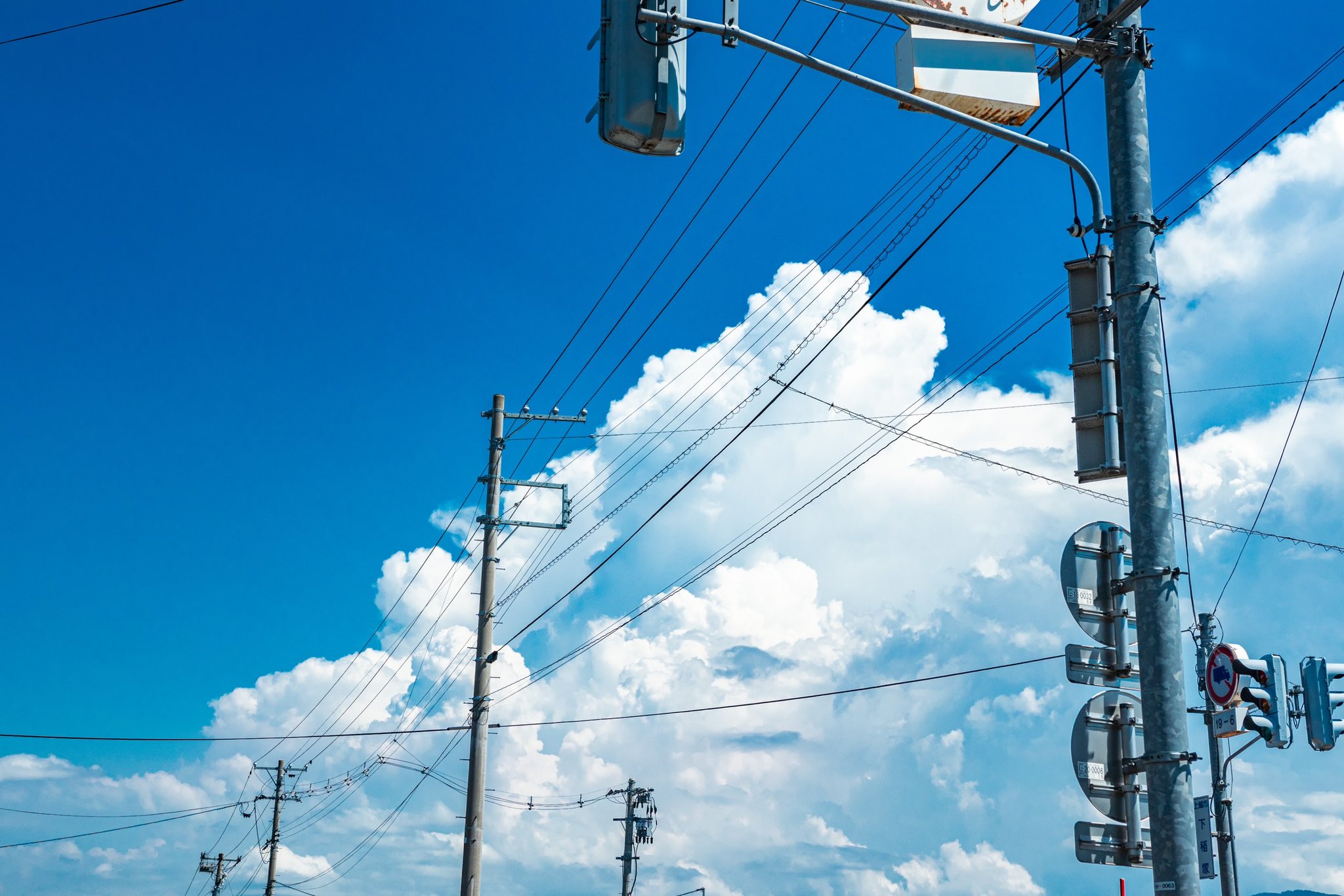 Clouds Utility Pole 2048x1366