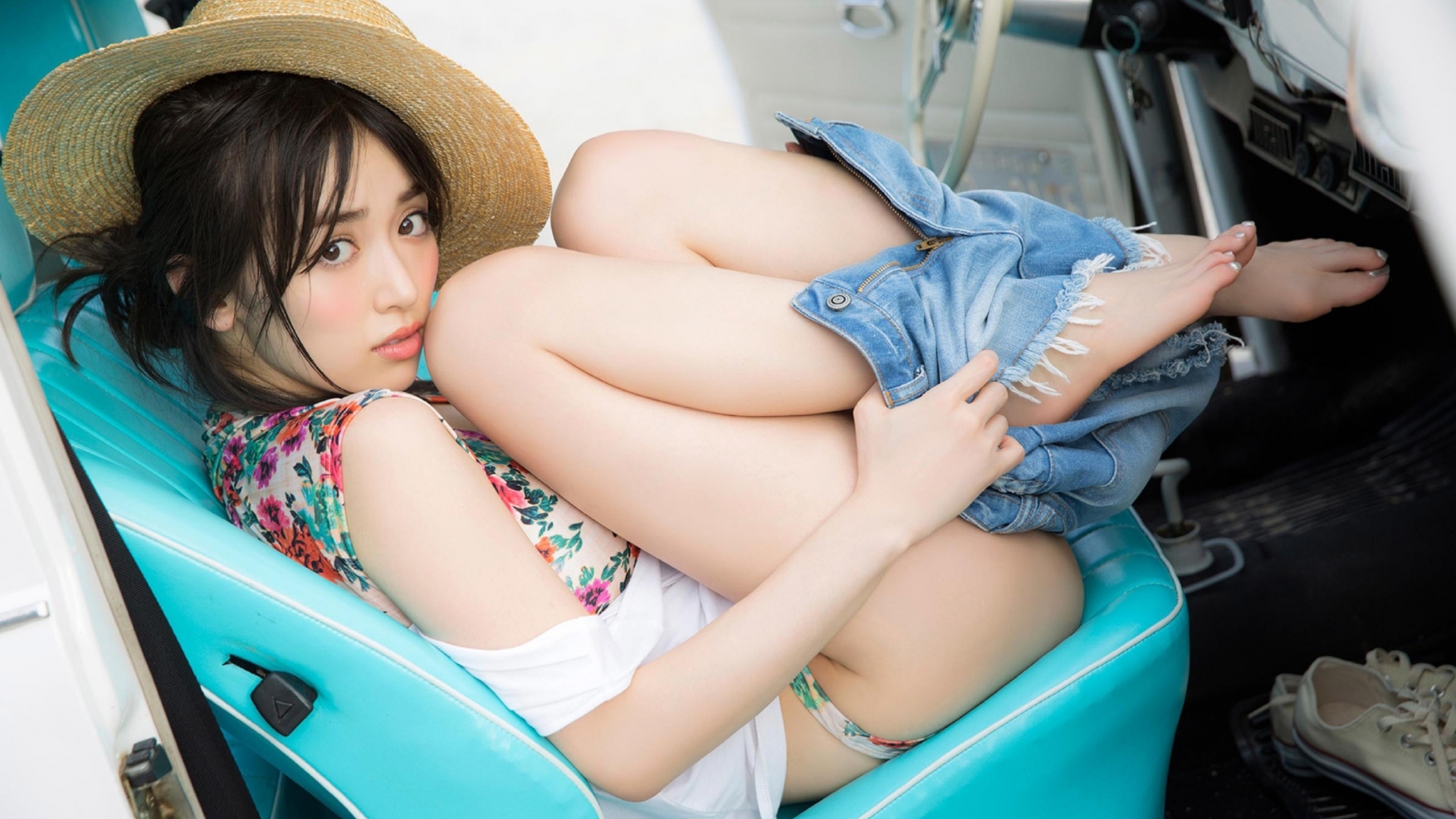 Chisaki Hama Sitting Barefoot Feet Shirt Jeans Legs Asian 2560x1440