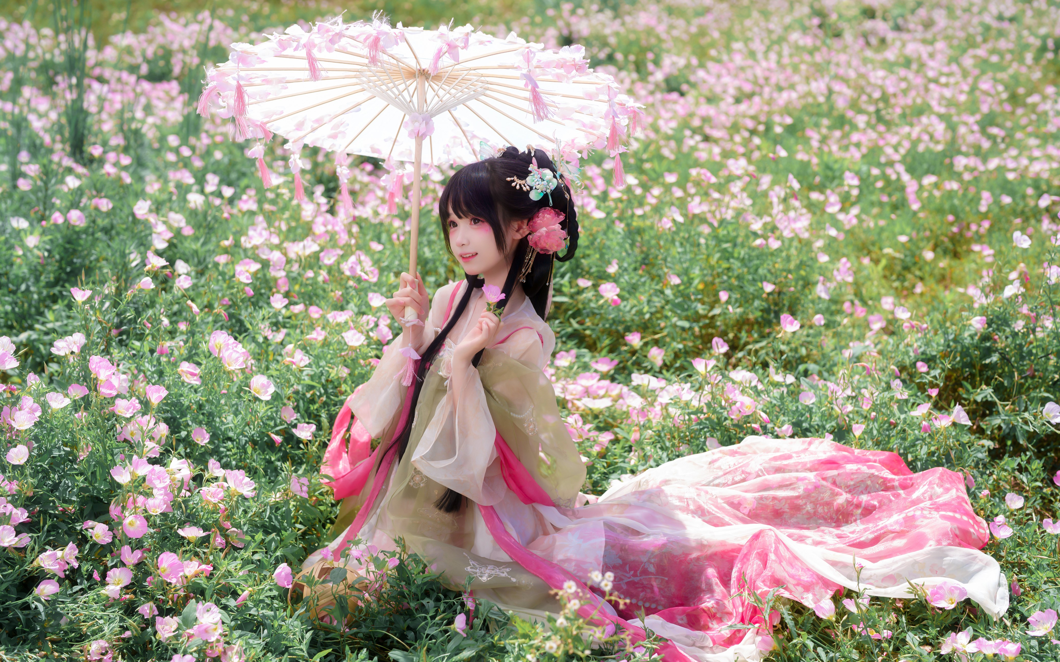 Asian Hanfu Flowers Umbrella 4160x2601